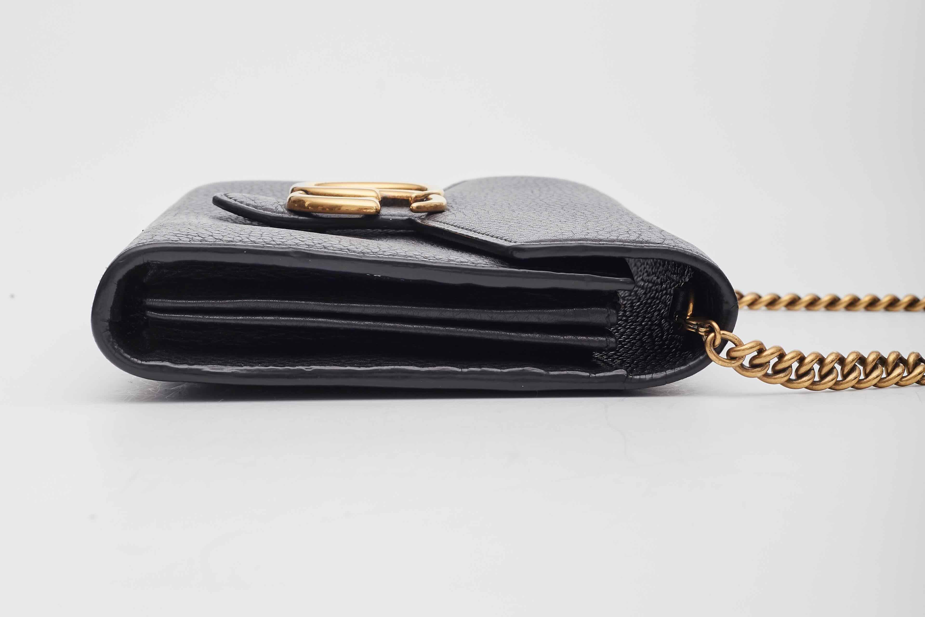Gucci Calfskin GG Marmont Chain Wallet Black (Pre Loved) In Good Condition For Sale In Montreal, Quebec