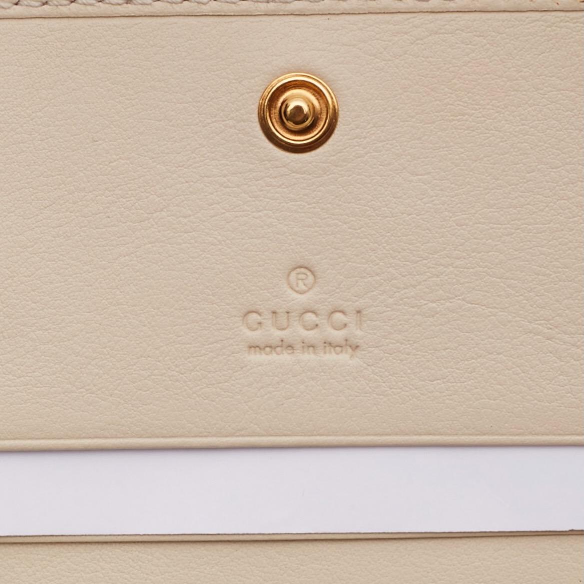 Gucci Mystic White Kartenetui aus Kalbsleder mit Ineinandergreifenden G-Karten im Angebot 4