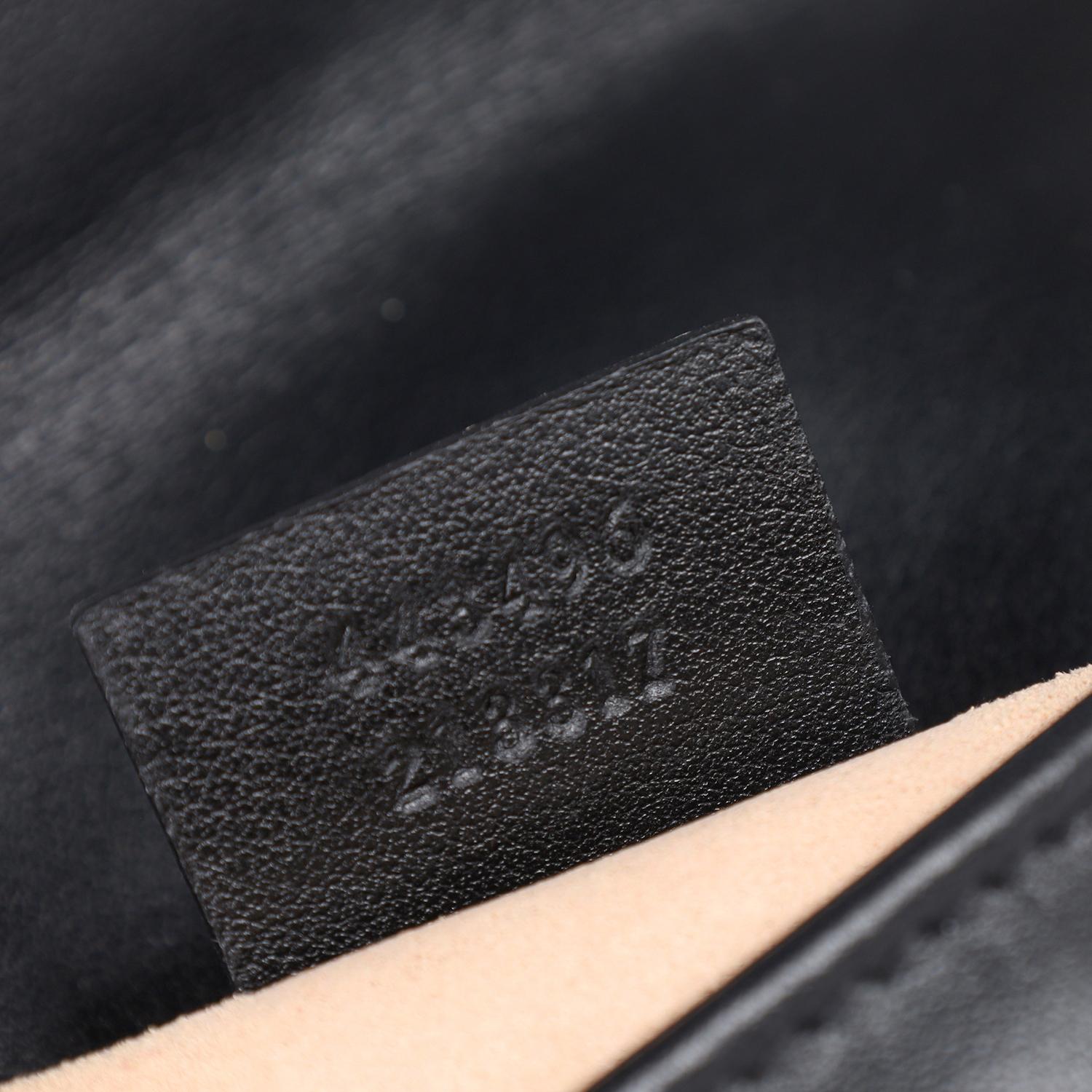 GUCCI Matelasse en cuir de veau Grand sac à bandoulière GG Marmont Noir en vente 8