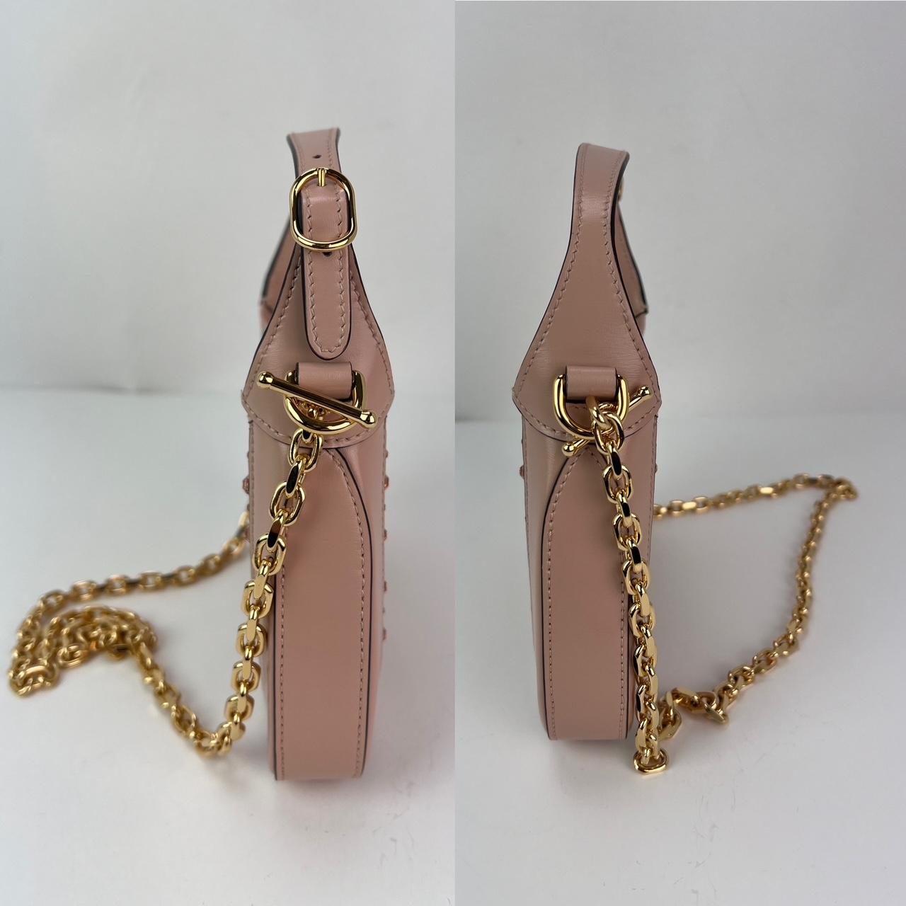 Usado 100% Auténtico
Gucci Piel De Becerro Malla Cristal Mini Jackie 1961 Bolso De Hombro Rosa RARO 
VALORACIÓN: A...excelente, casi nuevo, tiene pocos o ningún signo de desgaste 
MATERIAL: piel de becerro, cristales rosas, malla 
CORREA: Correa de