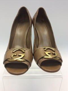 Gucci Camel Leather Logo Pump