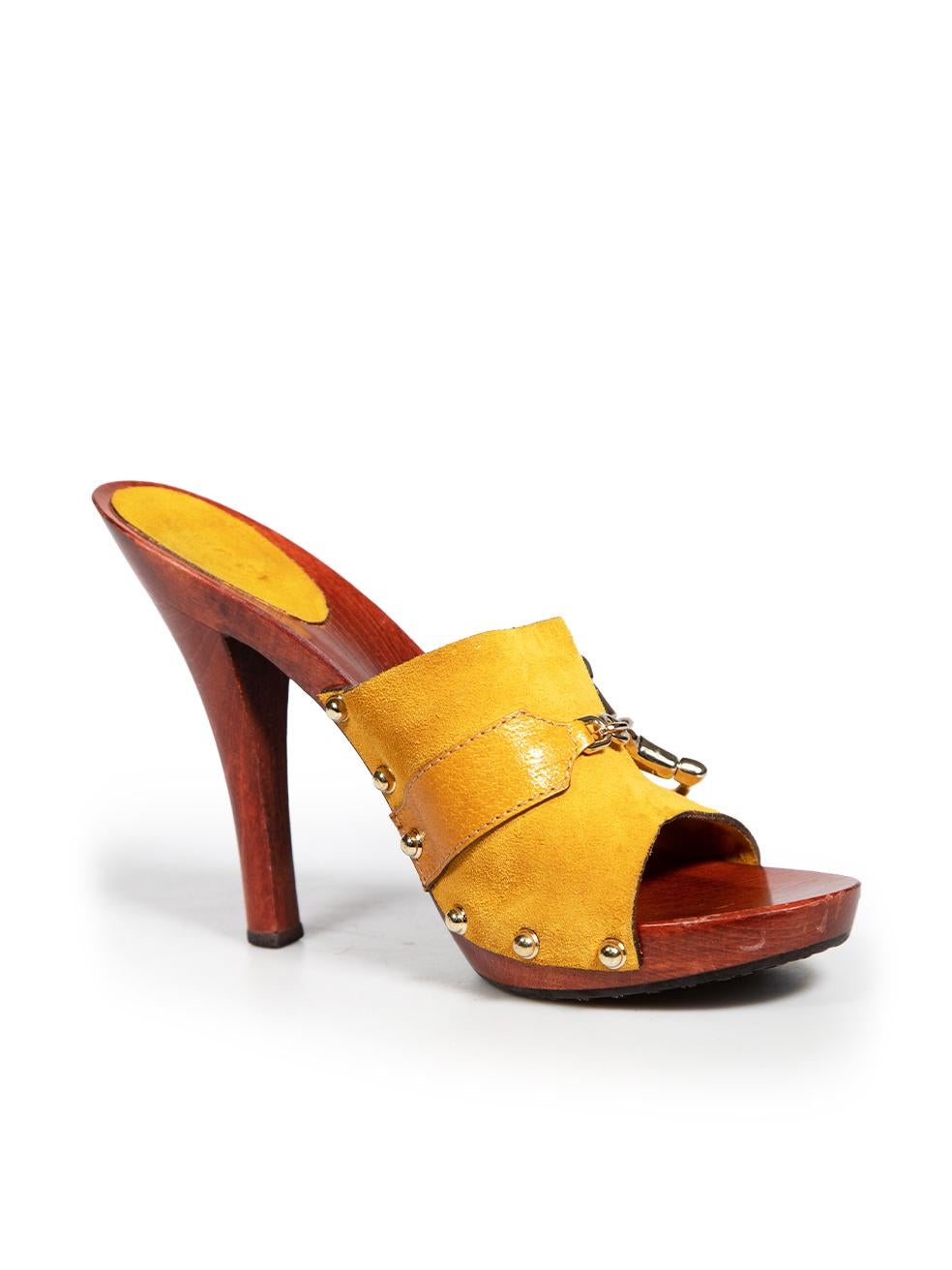 CONDITION is Very good. Minimal wear to heels is evident. Minimal wear is seen with some abrasions in front and back of the heel and some dent marks below the buckle strap on this used Gucci designer resale item. This item comes with the original