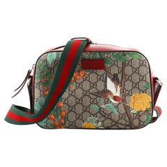 Gucci Kamera Umhängetasche Tian Print GG aus beschichtetem Segeltuch Medium