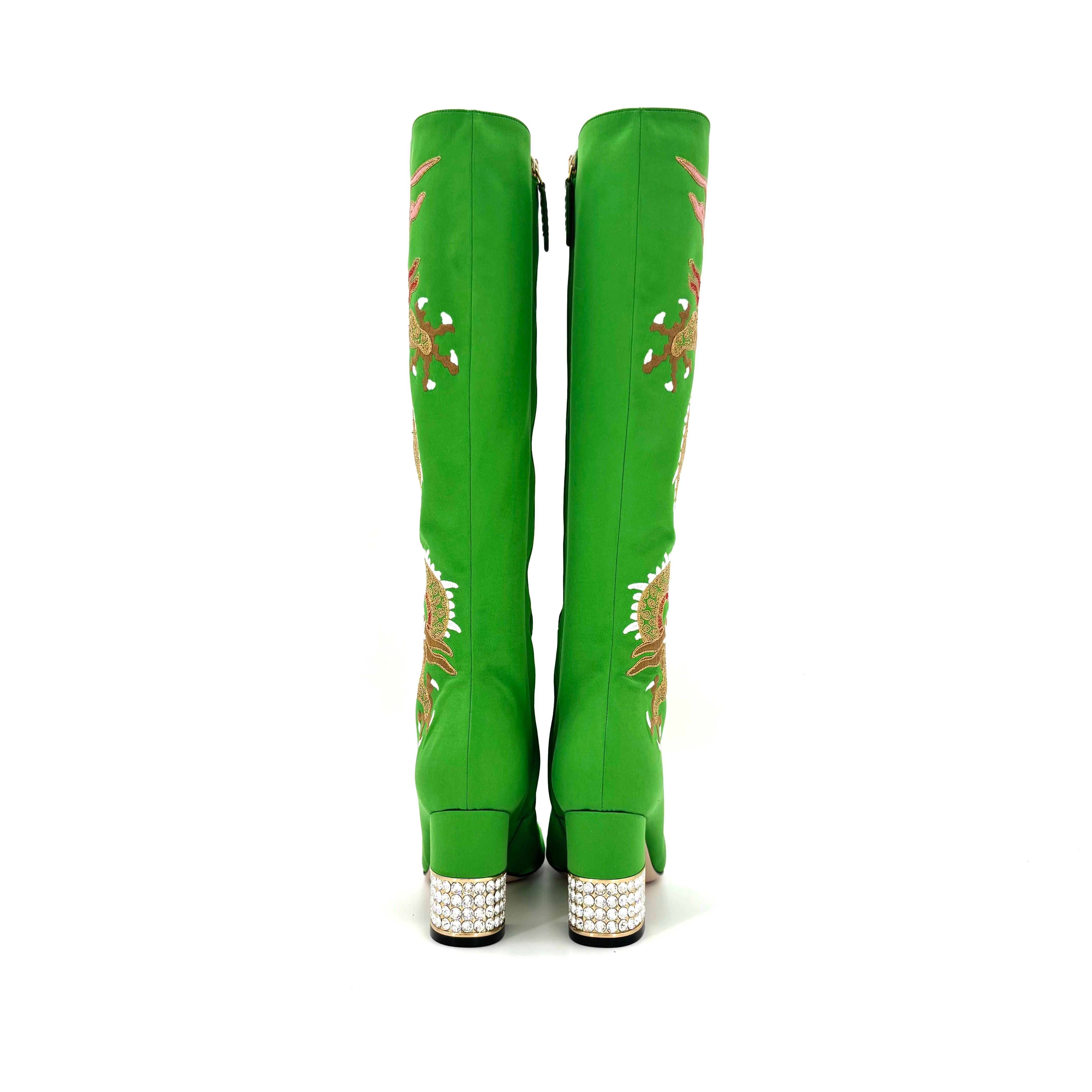 Gucci Candy Dragon bestickte und mit Kristallen verzierte kniehohe Stiefel im Zustand „Neu“ im Angebot in Mechanicsville, VA