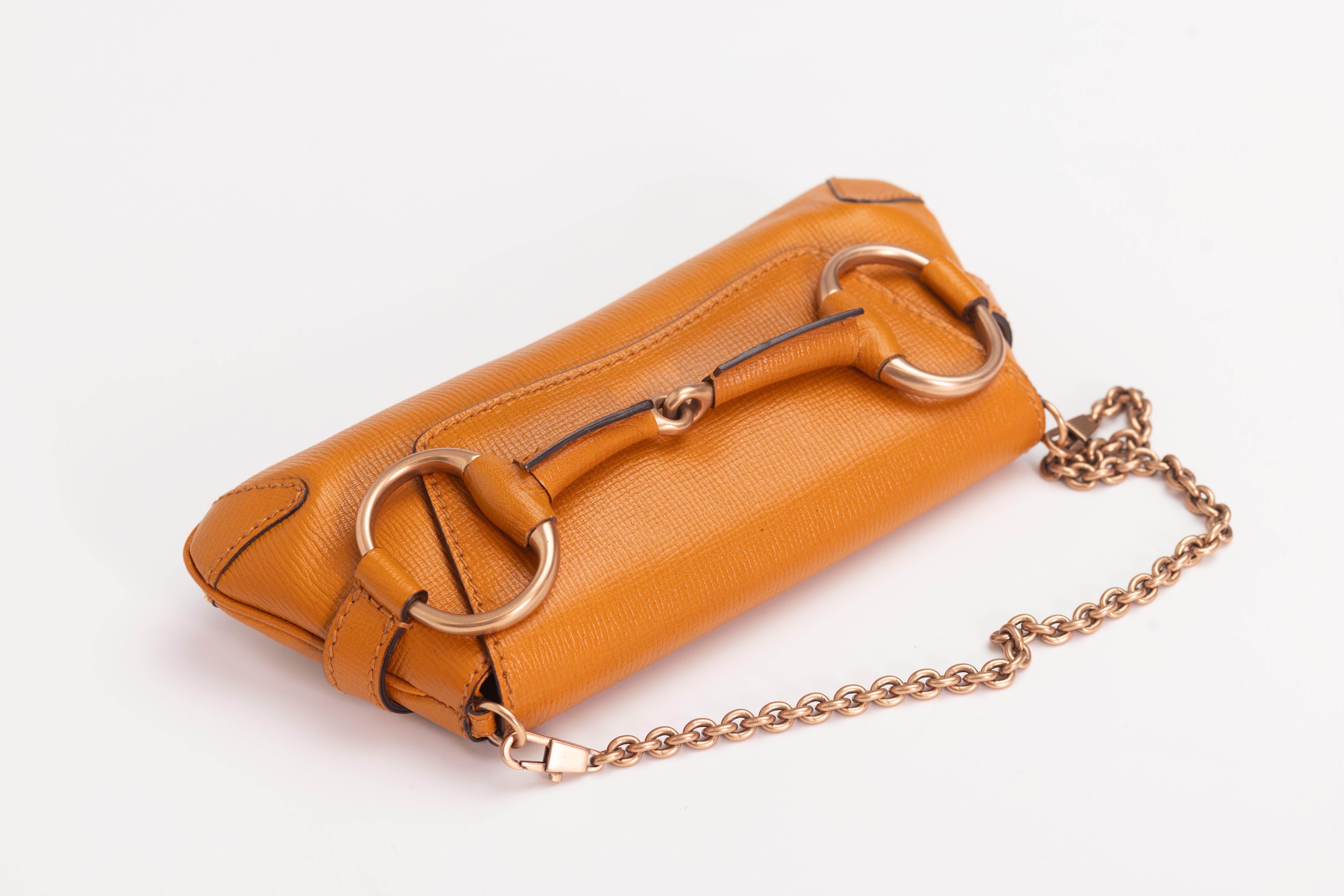 Gucci Caramel Brown Leather Horsebit Chain Clutch Bag In Good Condition For Sale In Montreal, Quebec