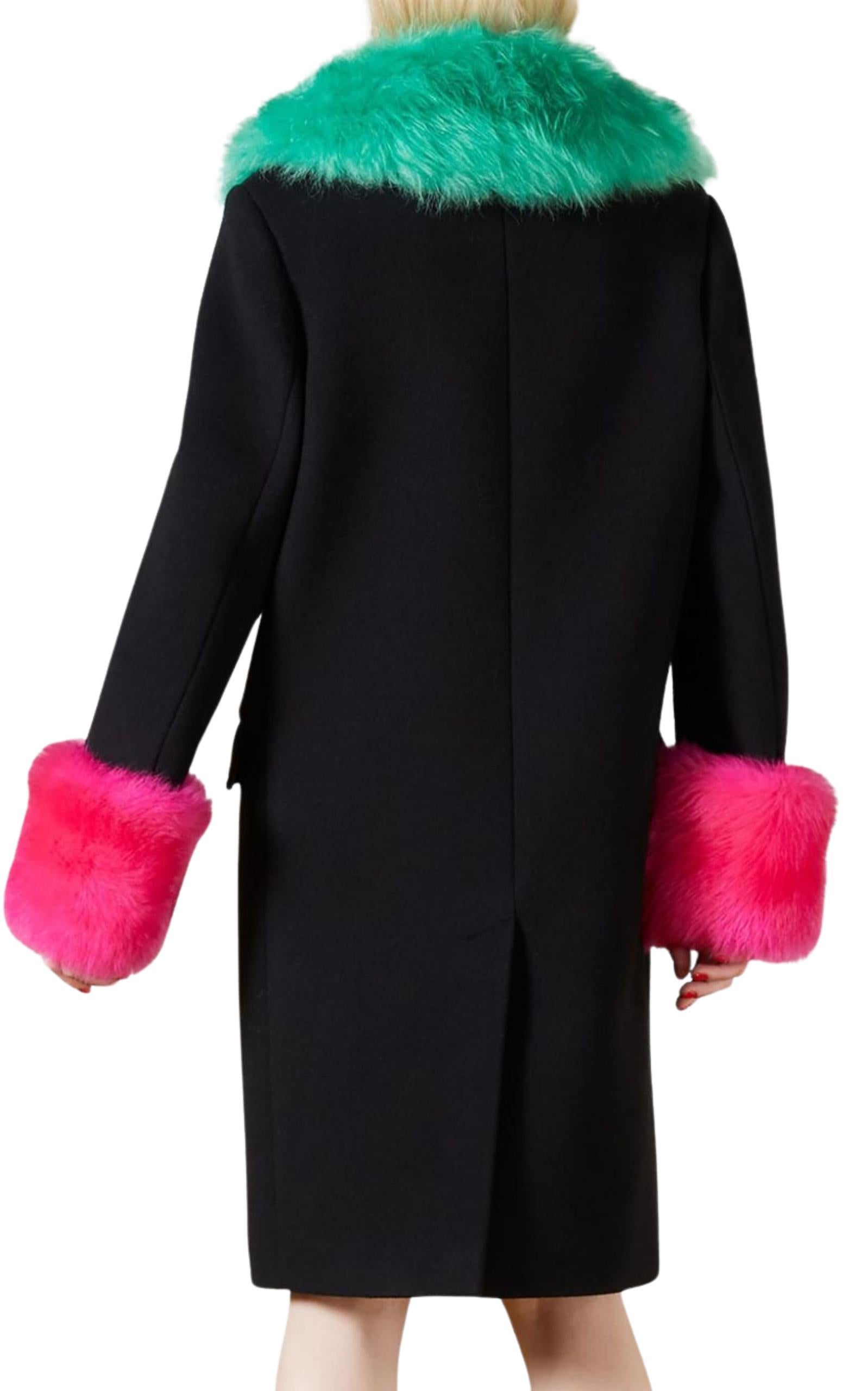 Gucci Cashmere Wool Coat with Shearling-collar  IT 44 For Sale 4