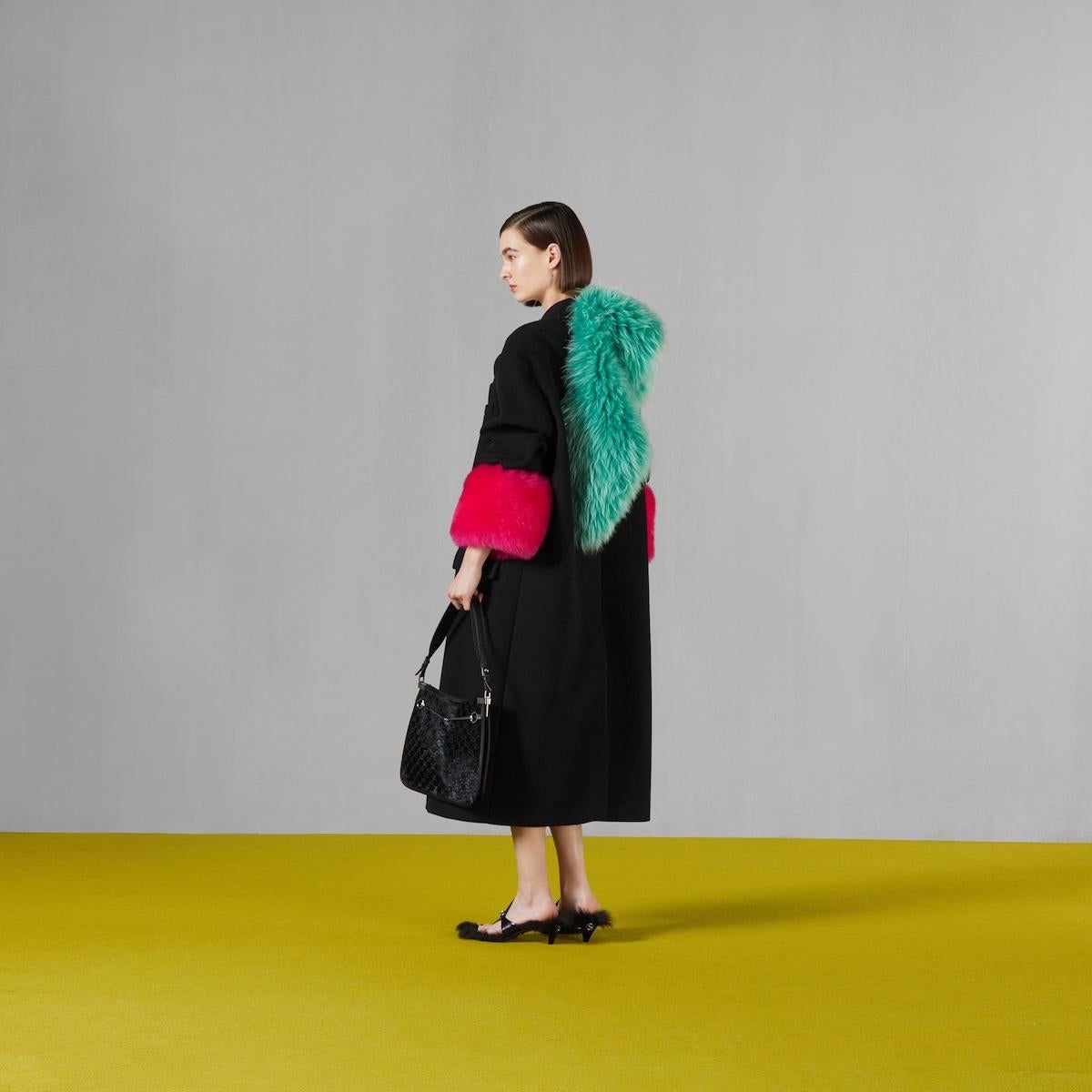 Gucci Cashmere Wool Coat with Shearling-collar  IT 44 For Sale 2