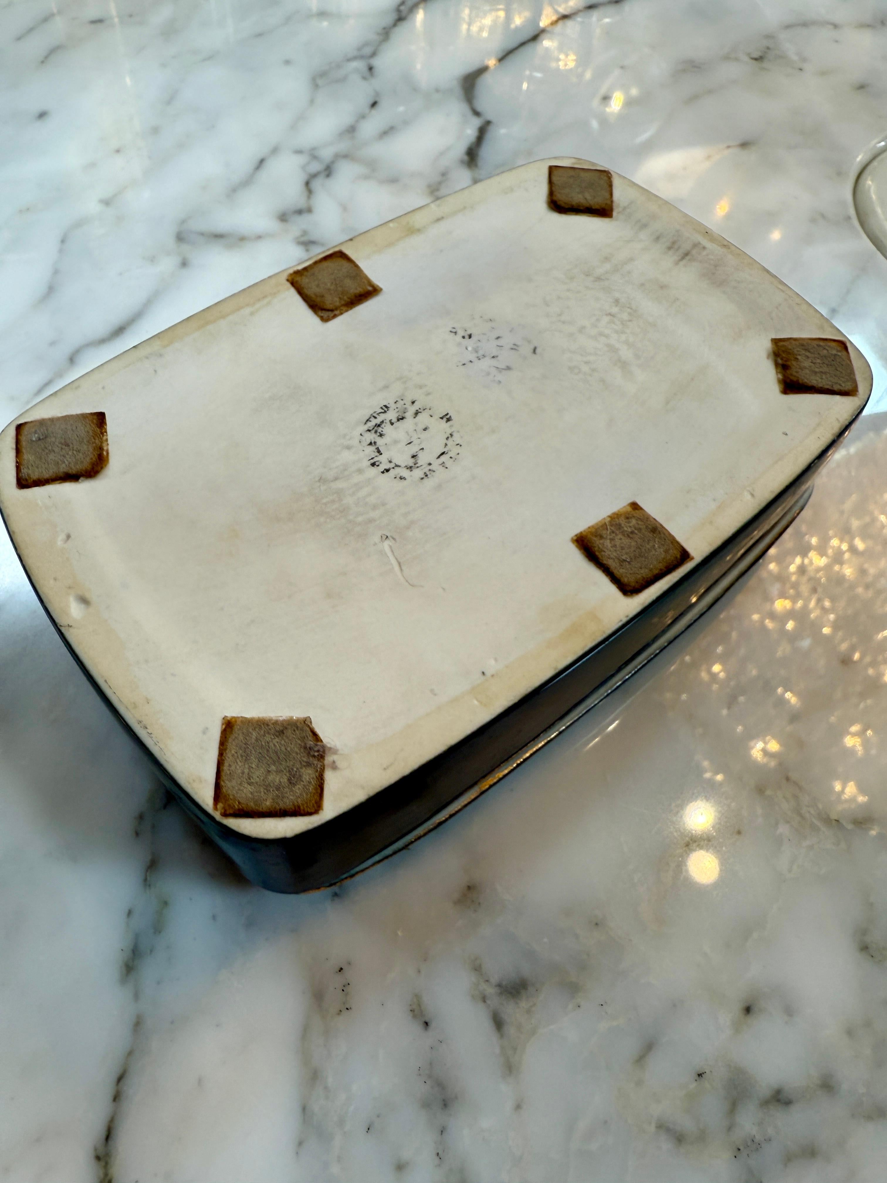 Catchall de cerámica Gucci con caja dorada, Italia Años 80 finales del siglo XX en venta
