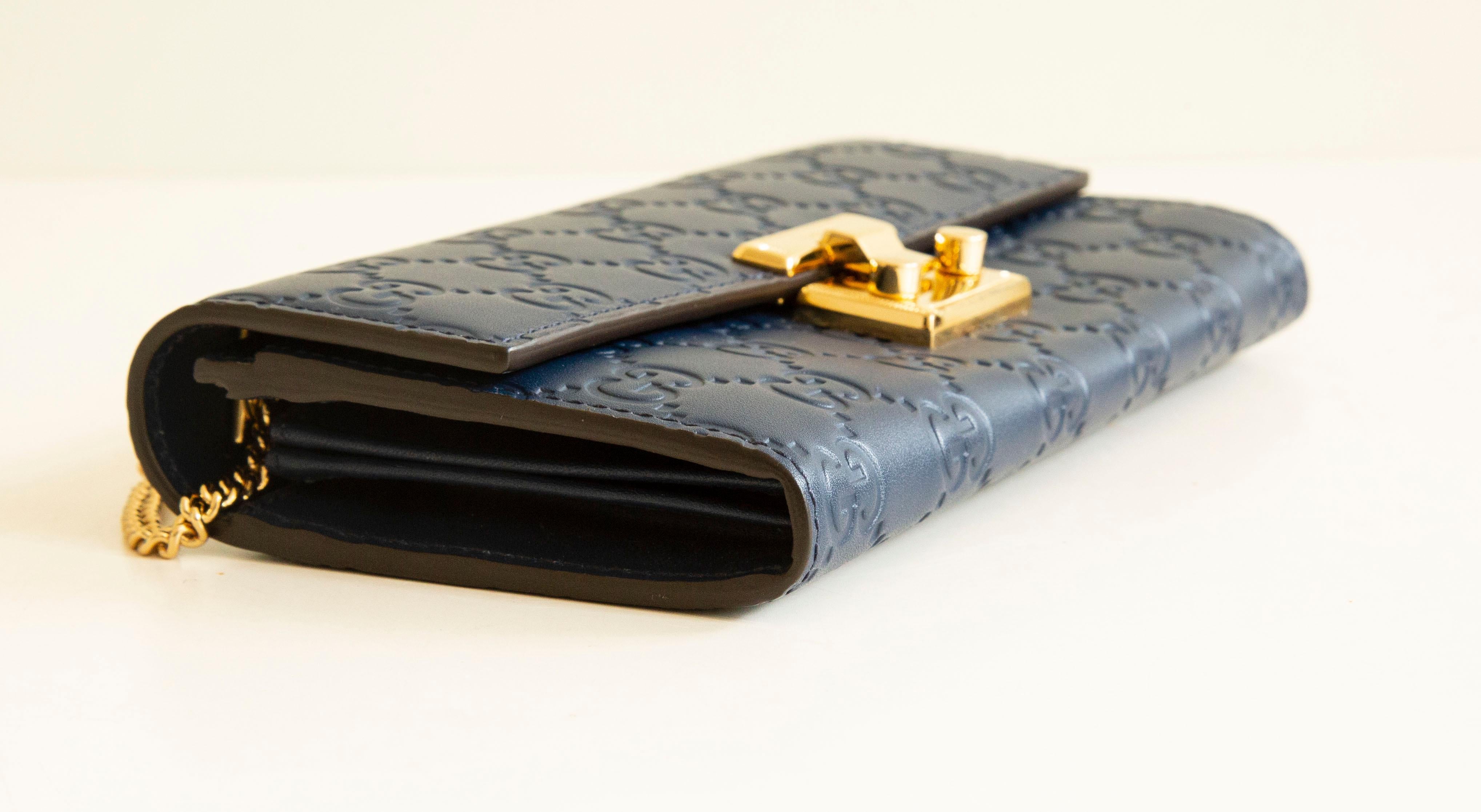 Women's or Men's Gucci Chain Guccissima Wallet Bi-Fold Wallet Shoulder Bag Clutch For Sale