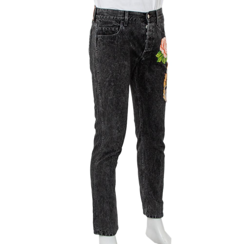 Gucci's liking for wildlife is evident from its menagerie of animal motifs seen across its collections. A seamless blend of comfort, luxury, and style, these Gucci jeans are must-have pieces! Made from cotton in a charcoal grey shade, the creation