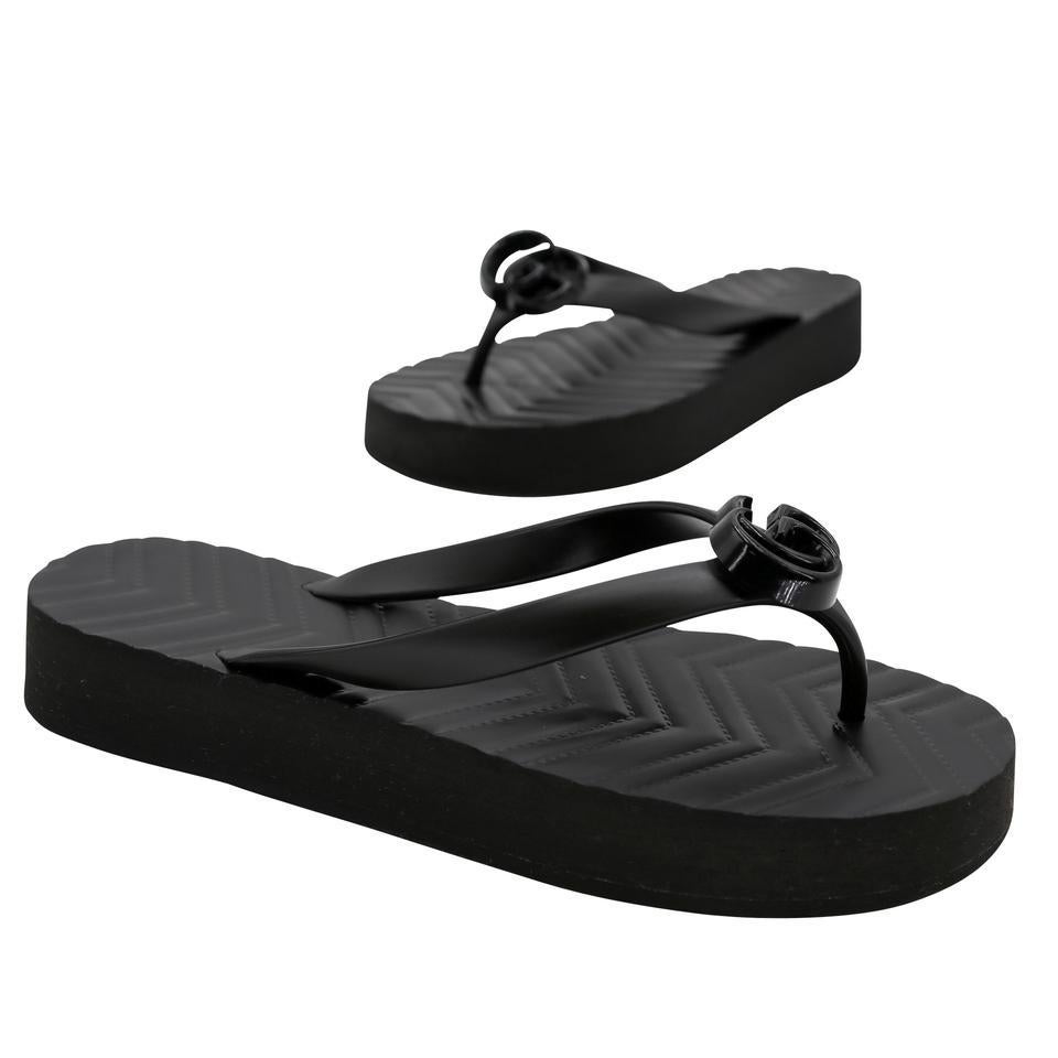 Textured patterns have become a mainstay of Gucci's most emblematic designs.Here, the recognizable motif is presented in black rubber. The thong sandal is completed by the House's Double G hardware in tonal resin. These are perfect for summer the GG