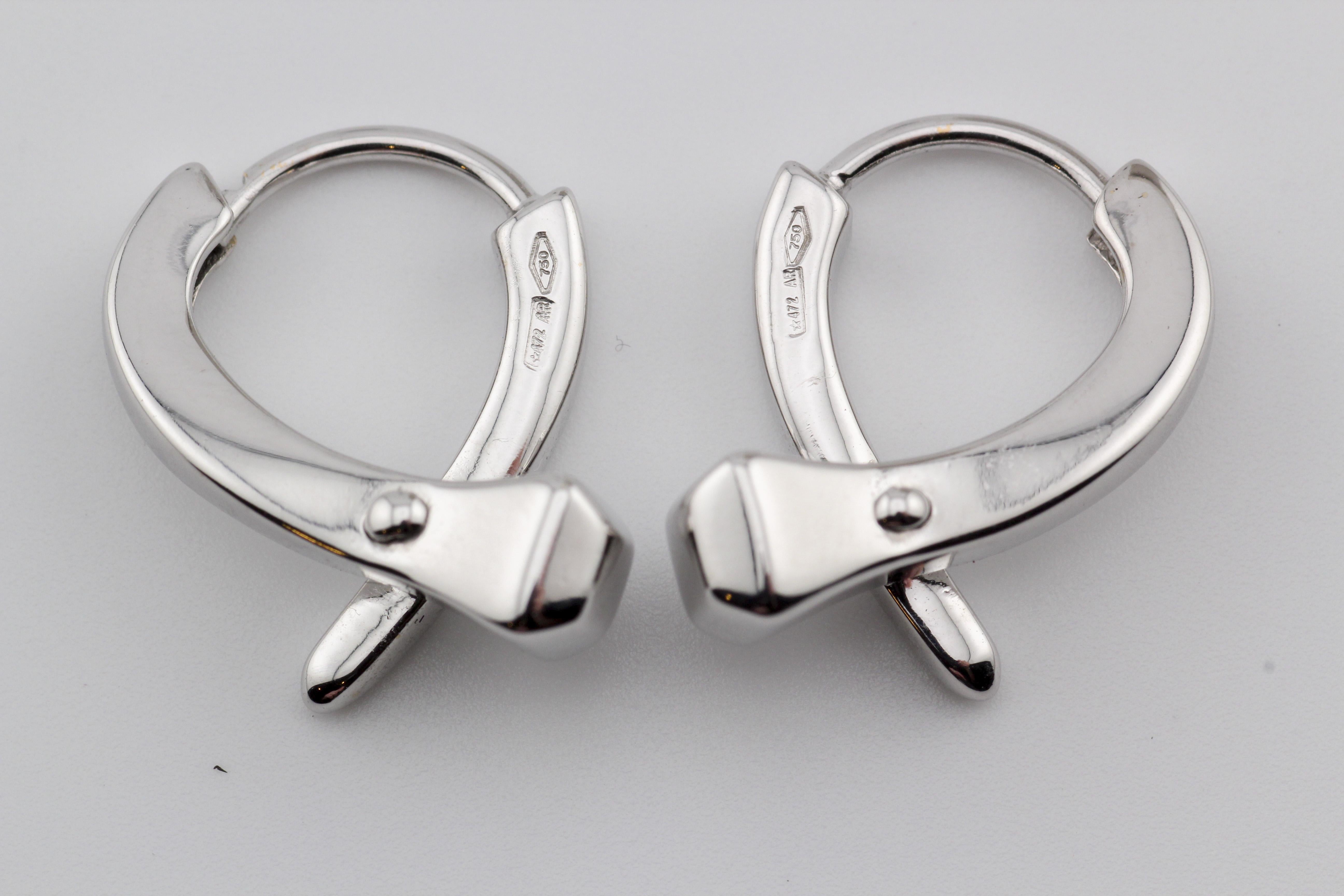 Contemporary Gucci Chiodo 18k White Gold Huggie Earrings For Sale