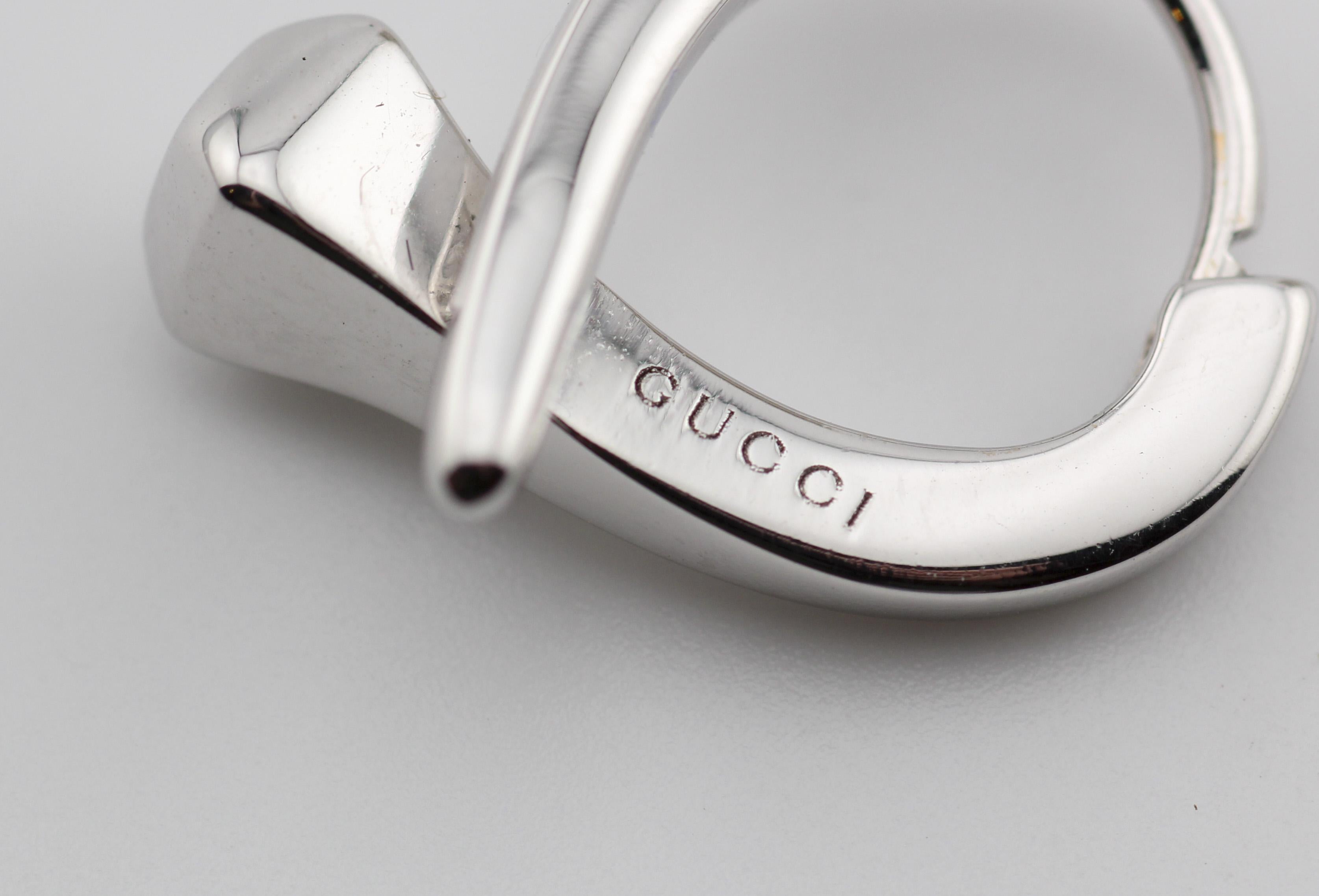 Women's Gucci Chiodo 18k White Gold Huggie Earrings For Sale