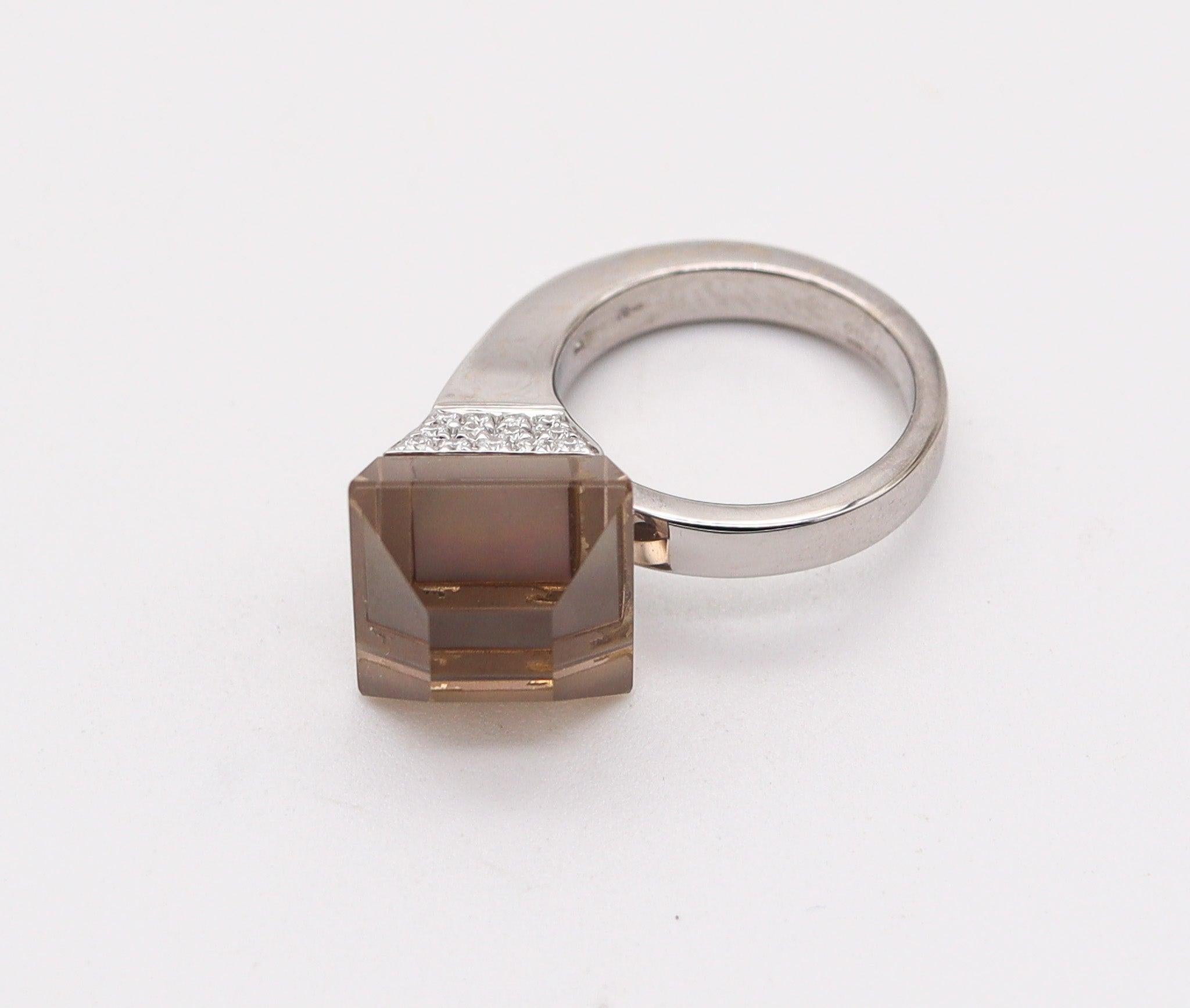 Taglio brillante Gucci Chiodo Cocktail Ring in oro bianco 18Kt con diamanti VS e topazio in vendita