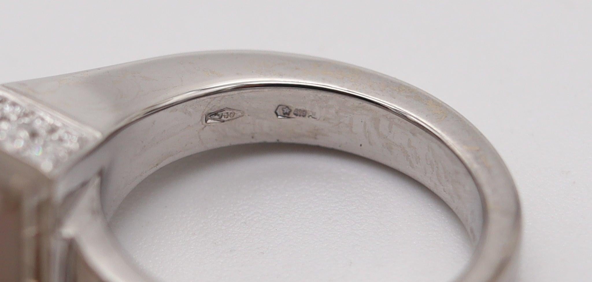 Gucci Chiodo Cocktail Ring in oro bianco 18Kt con diamanti VS e topazio In condizioni ottime in vendita a Miami, FL