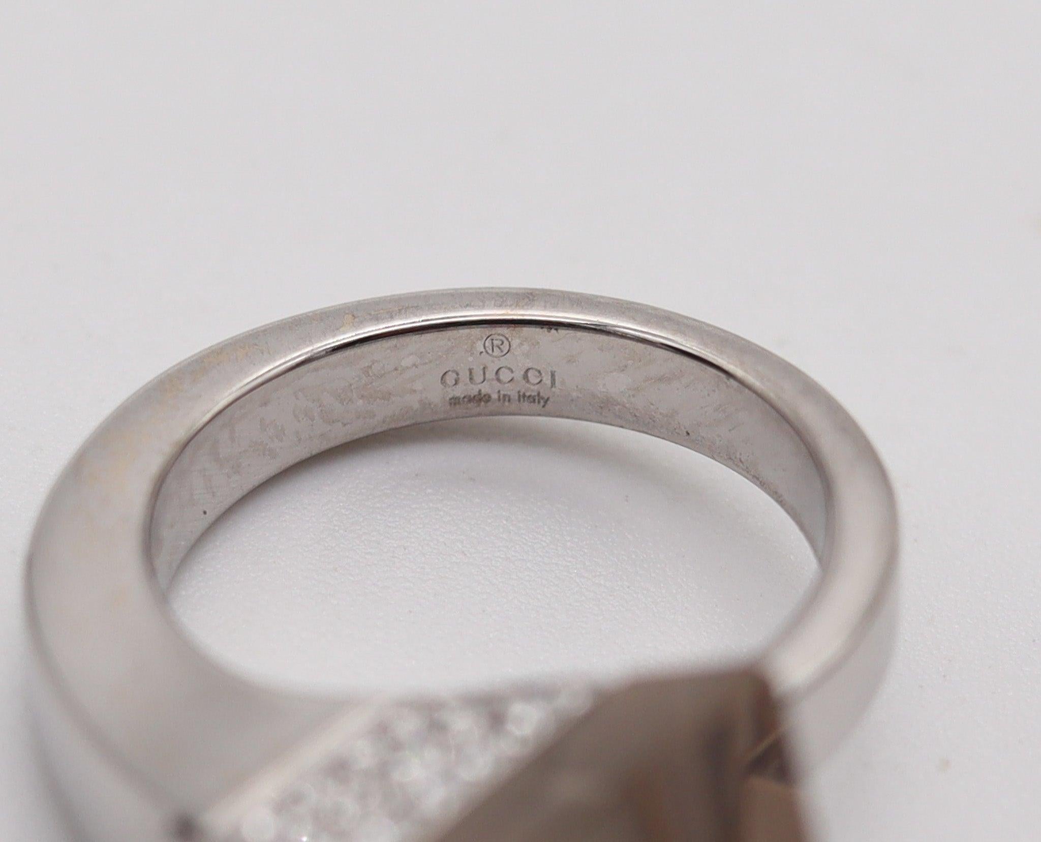 Donna Gucci Chiodo Cocktail Ring in oro bianco 18Kt con diamanti VS e topazio in vendita