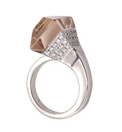 GUCCI Anillo de Cóctel Chiodo de Oro Blanco de 18 Kt con Diamantes VS y Topacio