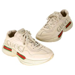 Gucci Chunky 7 Rhyton Sneakers aus Leder mit Logodruck GG-0504N-0154