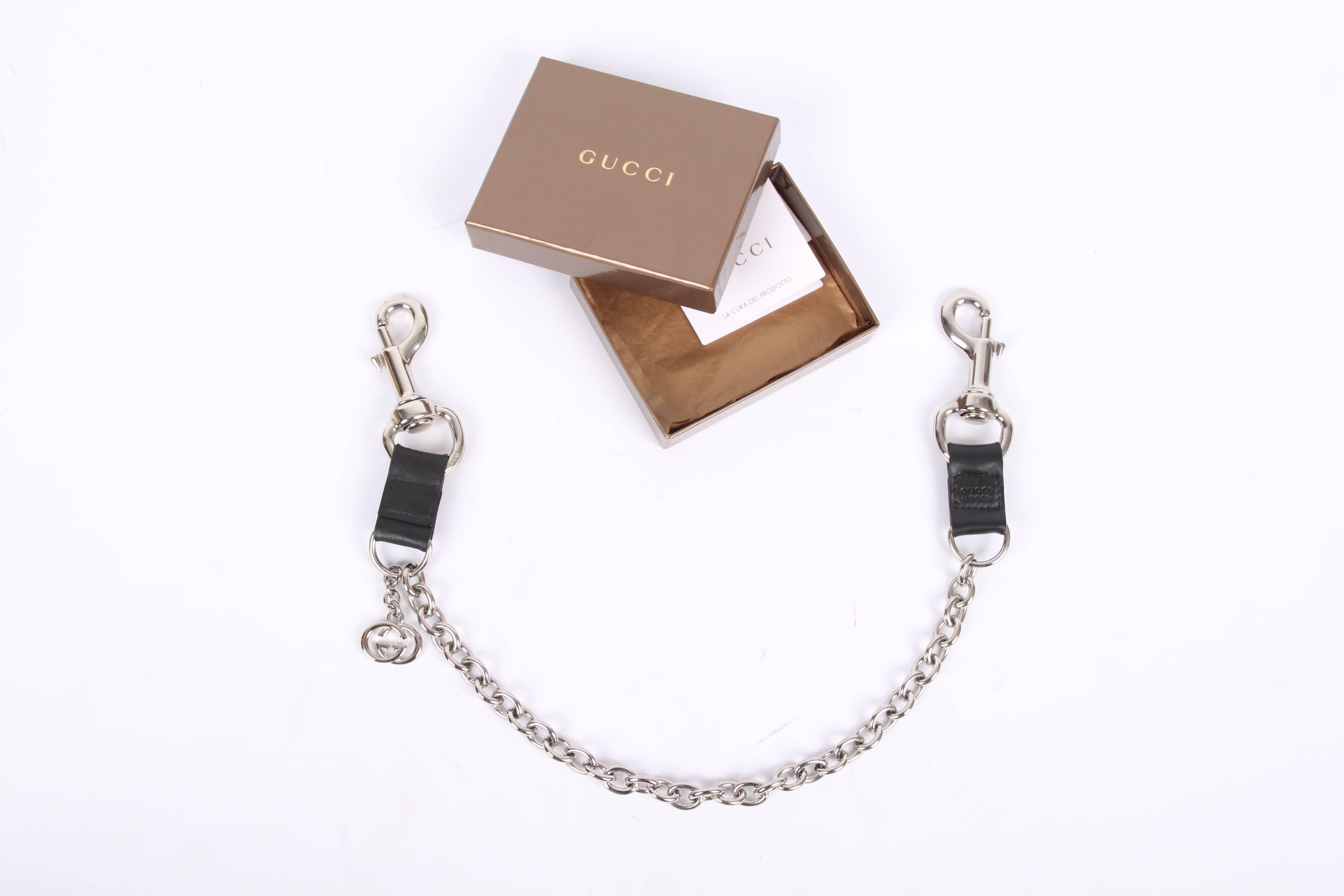 To be used on every Gucci bag or pants ! A loose shoulder strap with a beautiful silver-tone GG dangle.

Use the two hooks to clip it on to your bag, it's easy. It is fun to change your shoulder straps once in a while or maybe your old shoulder