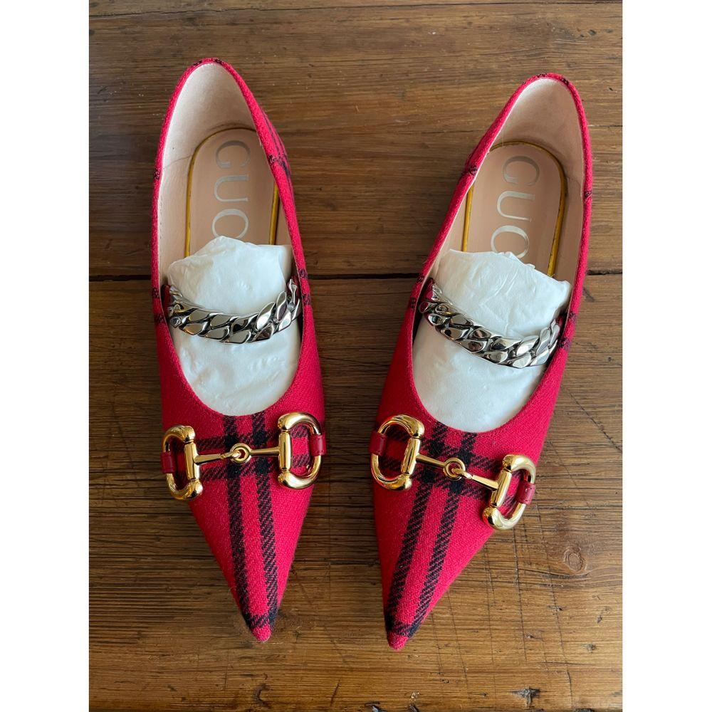 Gucci Cloth Ballet Flats in Red

Gucci archive wool check red and black ballet flats. With silver chain on the neckline of the foot and classic gold-tone maison horsebit. Used only for photo shooting. 
Number 37.5 but being pointed, it is smaller, I