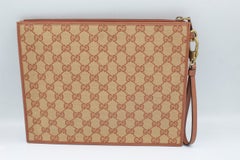 Gucci clutch in monogram canvas – New York Yankees collection.
