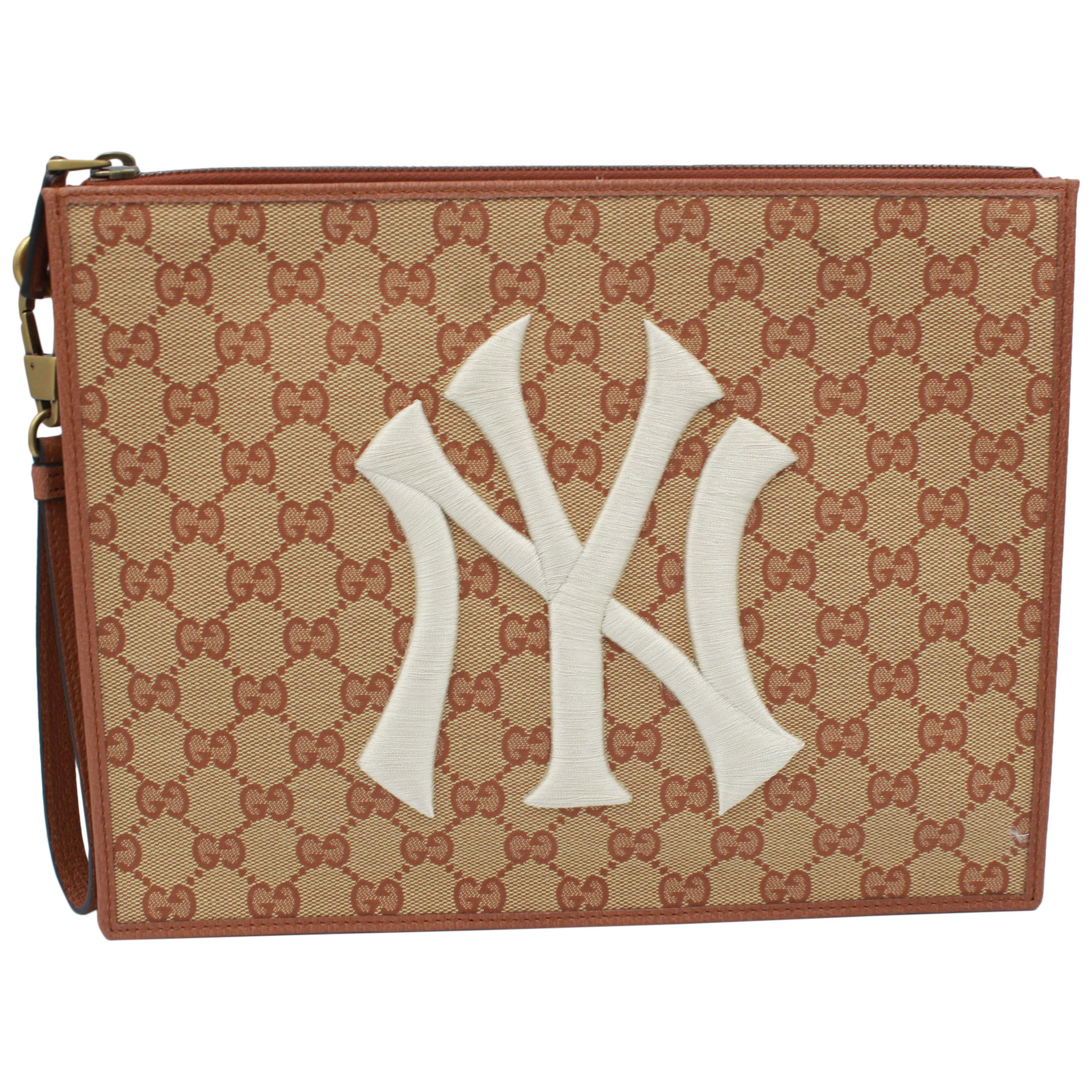 Gucci clutch in monogram canvas – New York Yankees collection. For Sale