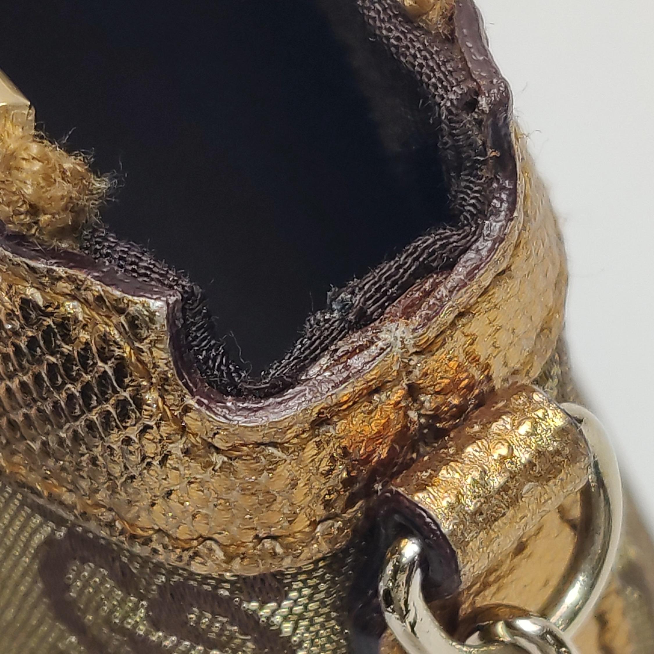 Gucci Pochette Monogramme en cuir doré Chaîne en forme de cœur en vente 8