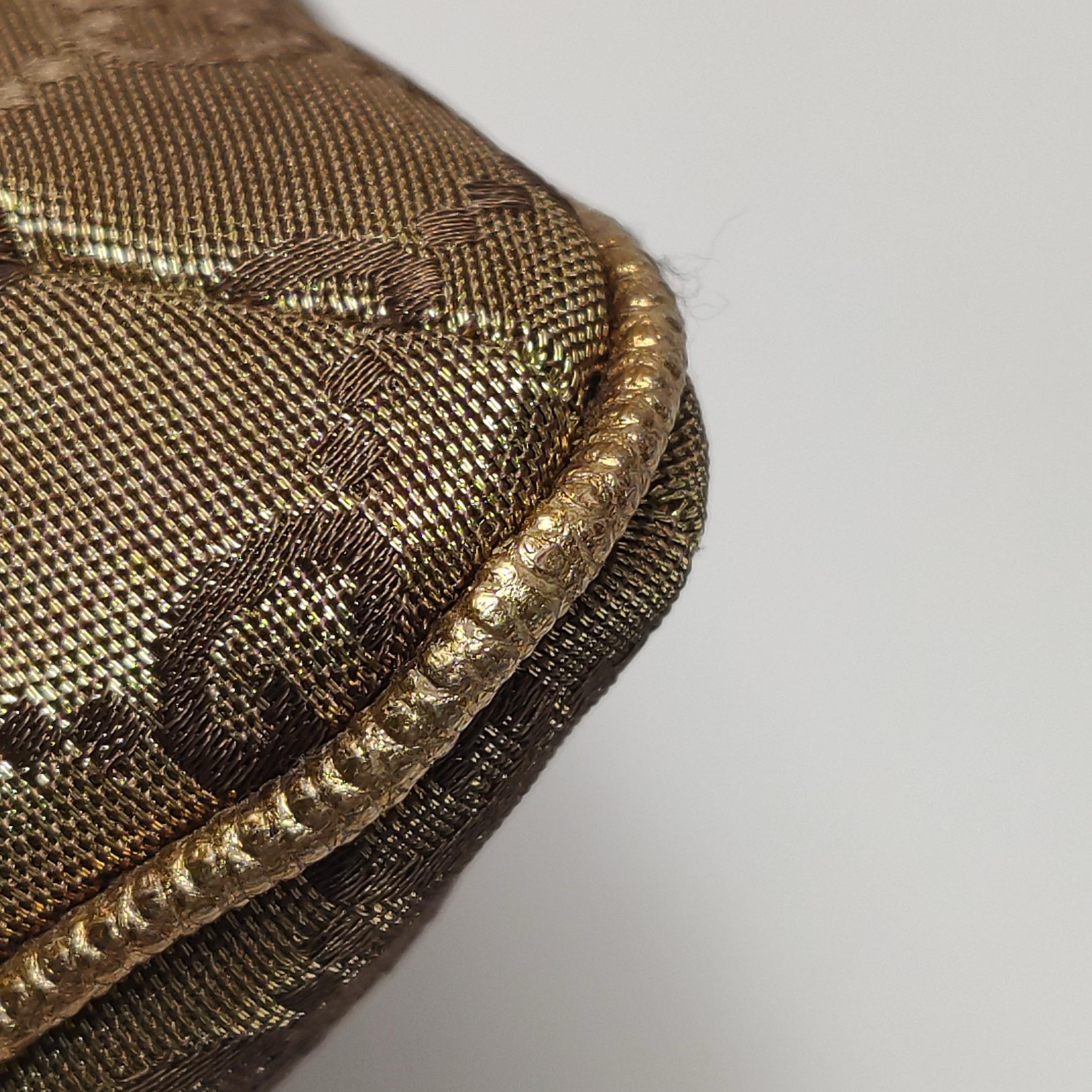 Gucci Pochette Monogramme en cuir doré Chaîne en forme de cœur en vente 9