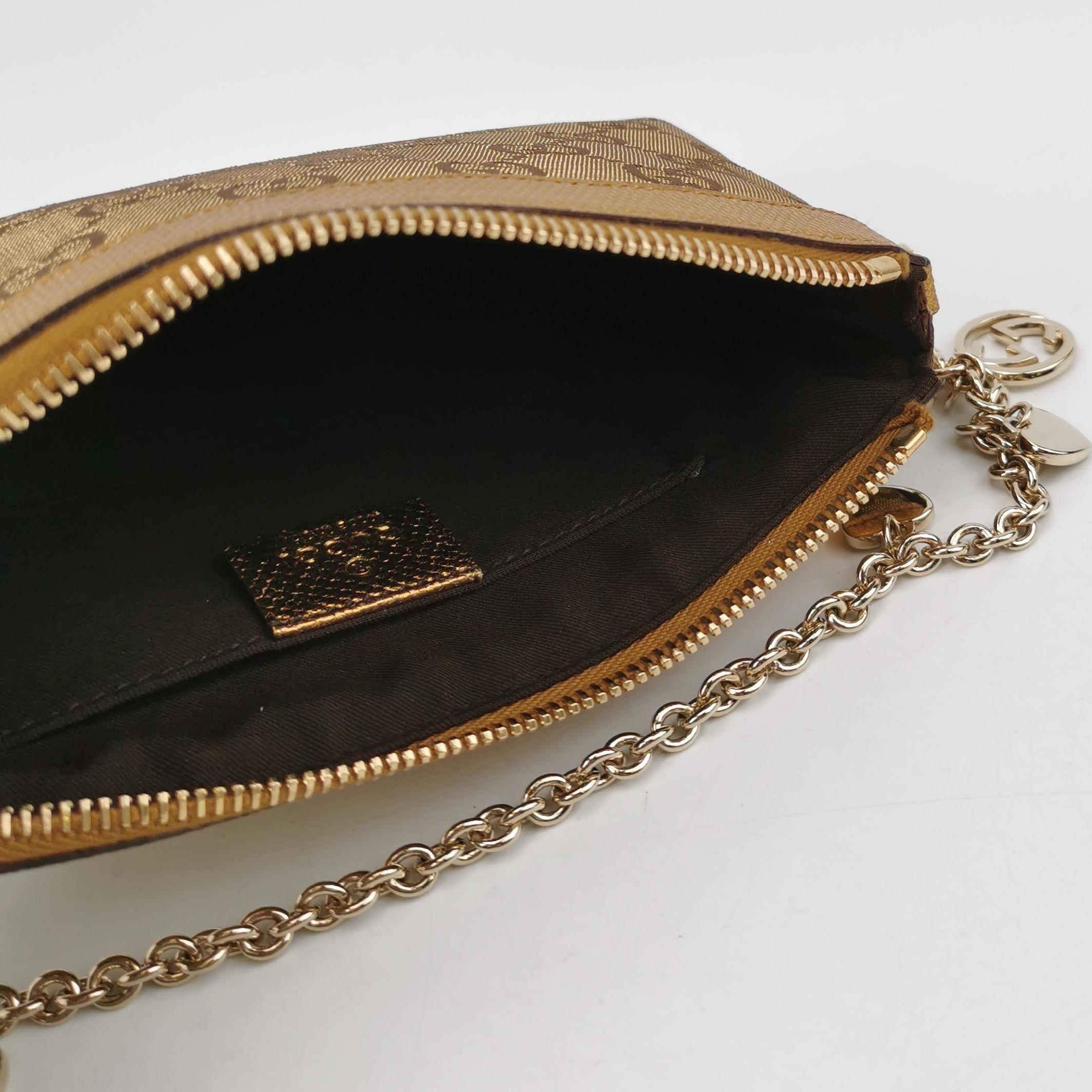 Gucci Pochette Monogramme en cuir doré Chaîne en forme de cœur Bon état - En vente à AUBERVILLIERS, FR