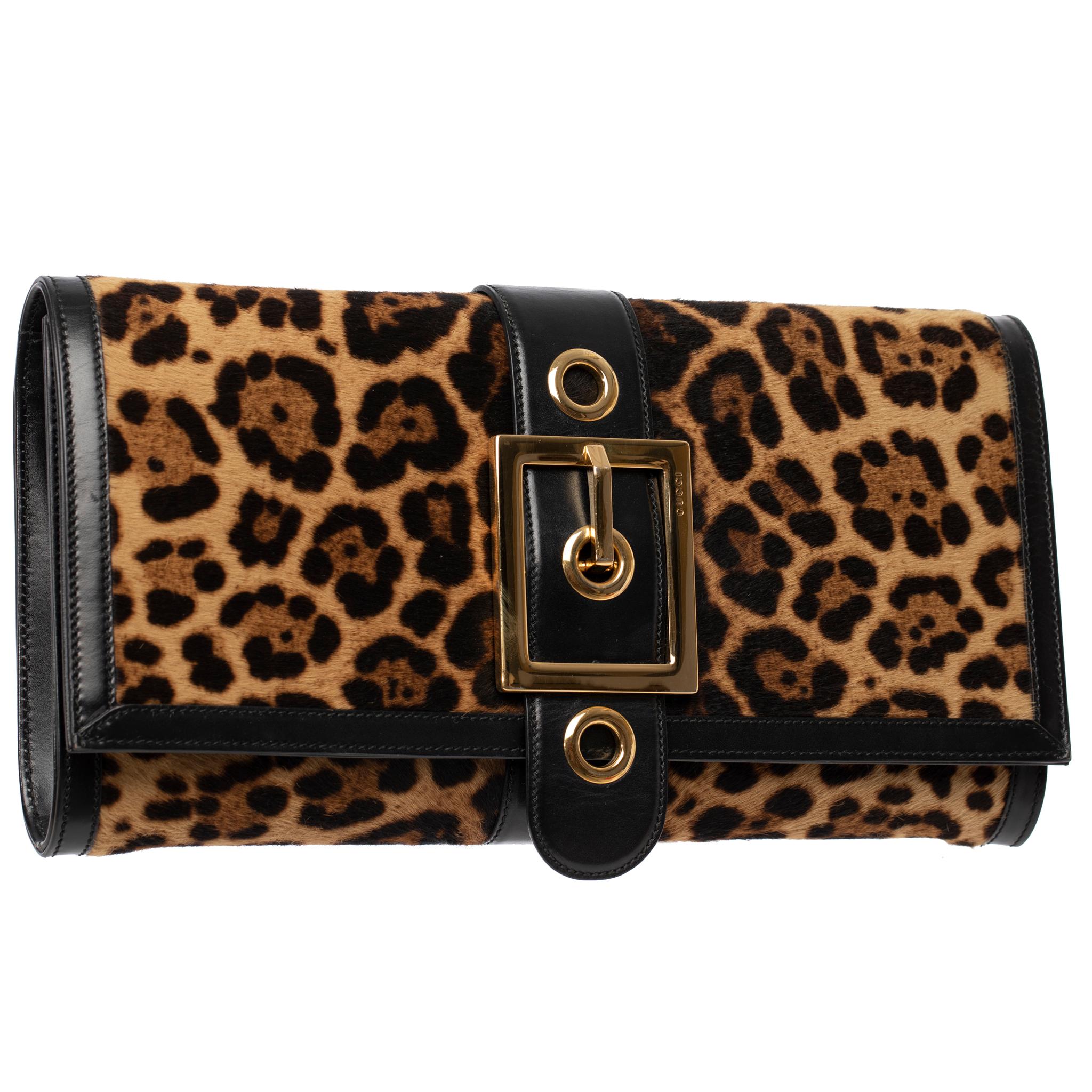 Brand: Gucci

Product: Leopard Print Clutch

Size: L 36 x H 20 x D 3.5 Cm

Colour: Black & Leopard Print Pony Hair

Material: Smooth Leather & Pony Hair

Hardware: Gold-Tone

Year: 2013

Condition: Preloved; Very Good

Accompanied By: Clutch