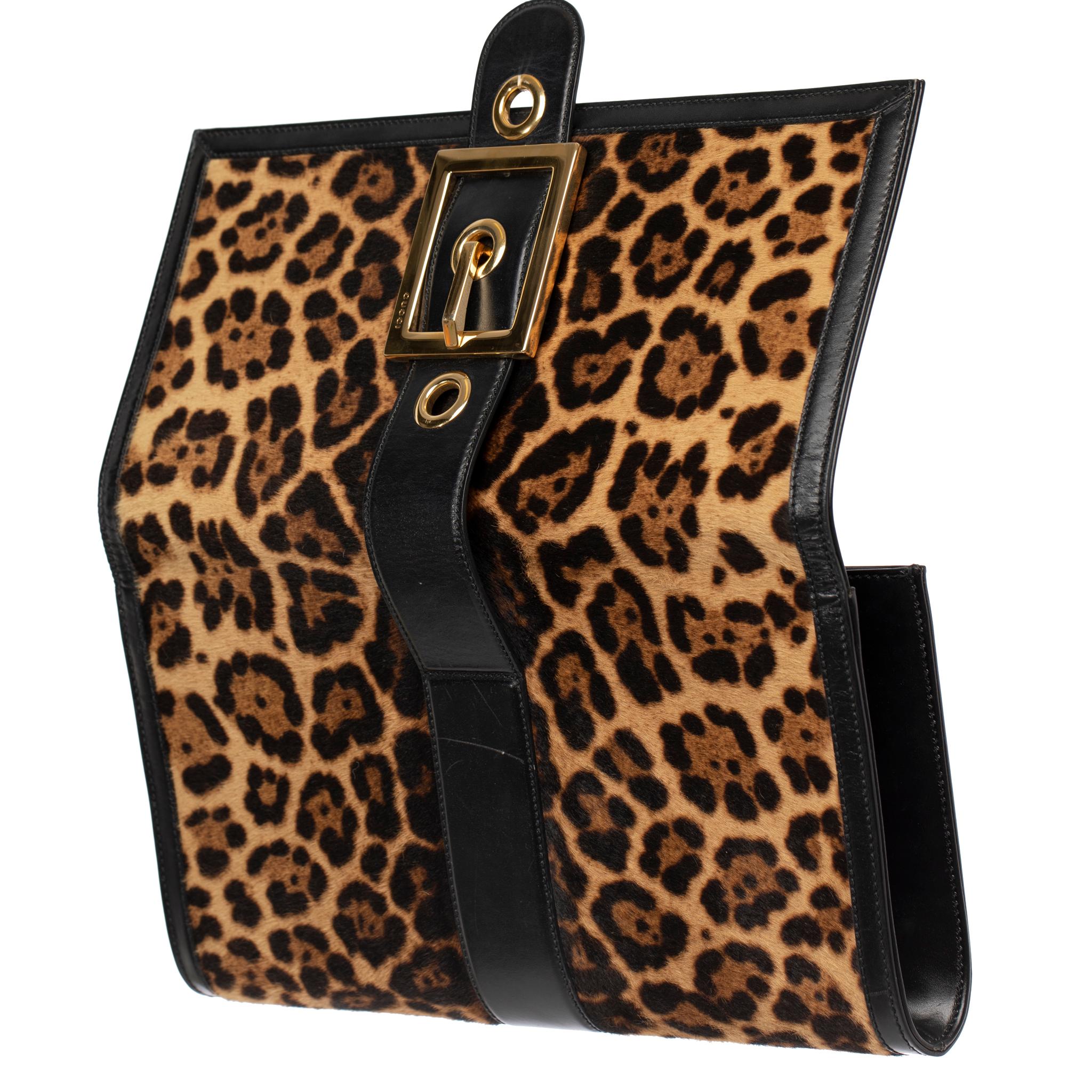 Women's or Men's Gucci Clutch With Leopard Print Gold Tone Hardware For Sale