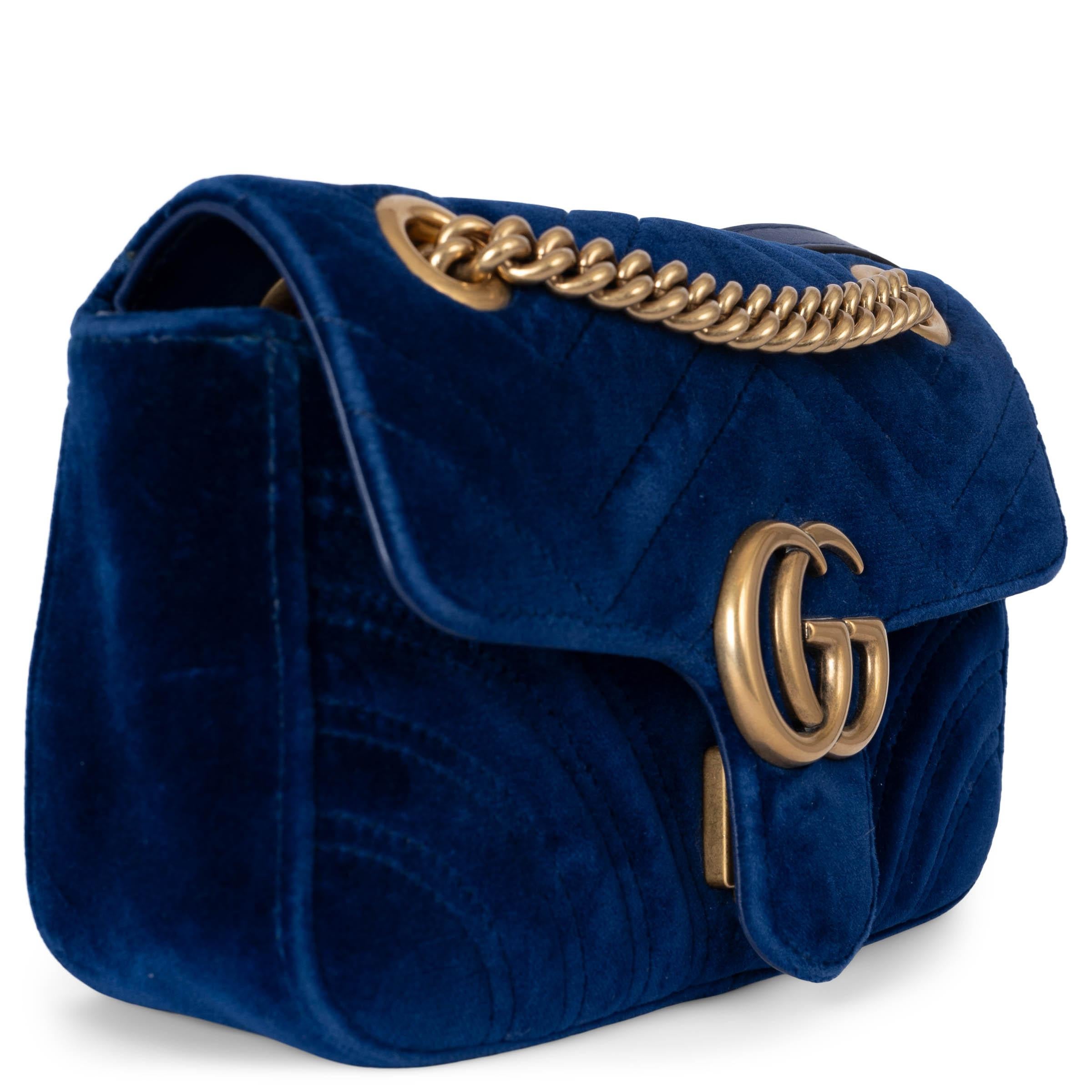 This 100% authentic Gucci Marmont Matelassé Mini flap shoulder bag in sapphire blue quilted velvet is the perfect jewel-toned accessory for holiday parties and evening events. Featuring the iconic GG Marmont buckle, an antique gold-tone double chain