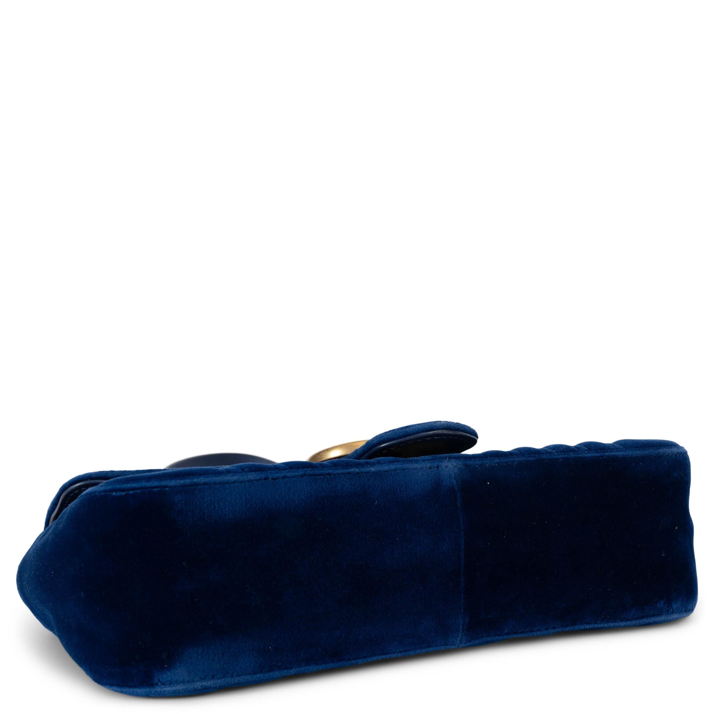 GUCCI Cobalt blue GG MARMONT SMALL MATELASSE VELVET Shoulder Bag In Good Condition For Sale In Zürich, CH