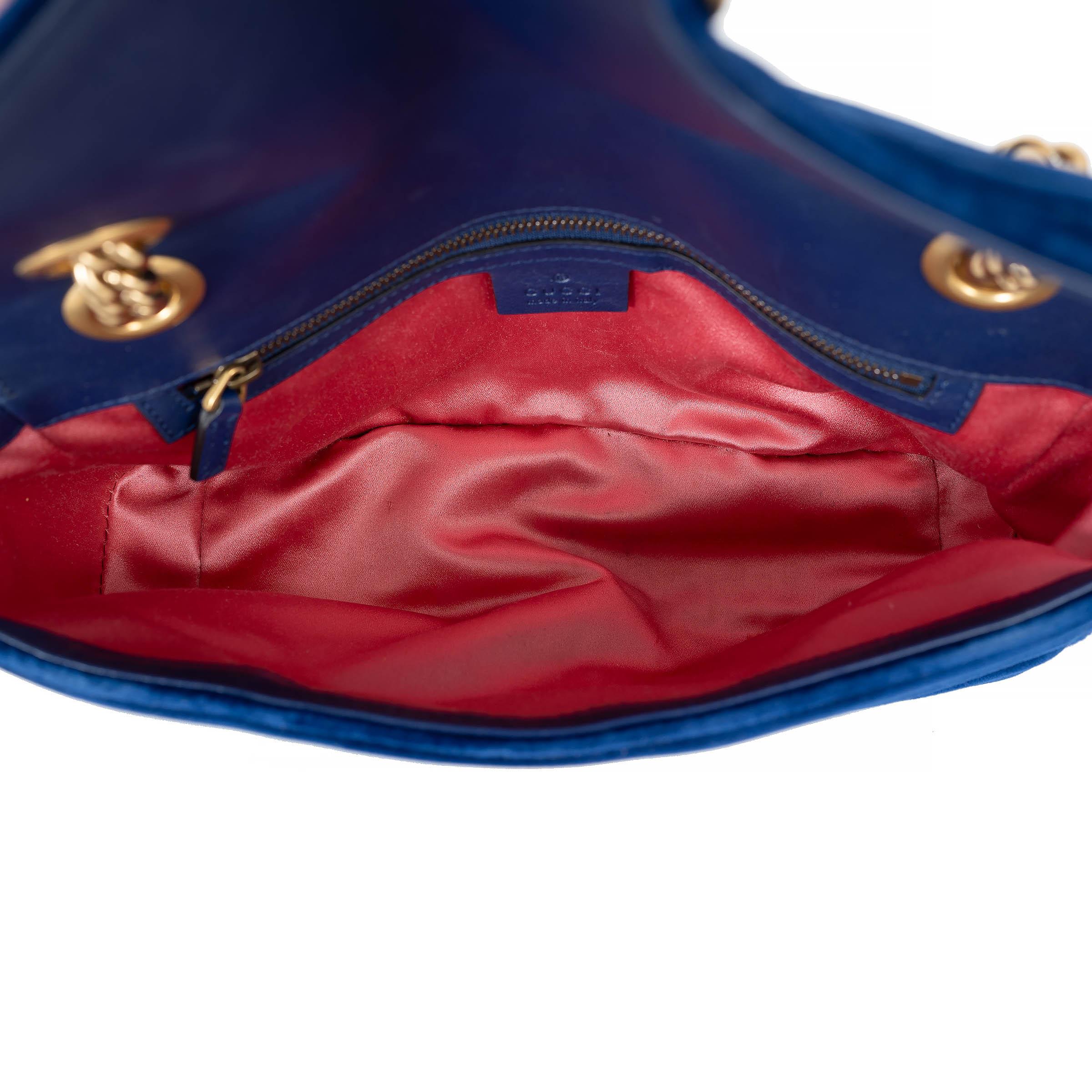 GUCCI Cobalt blue GG MARMONT SMALL MATELASSE VELVET Shoulder Bag For Sale 2