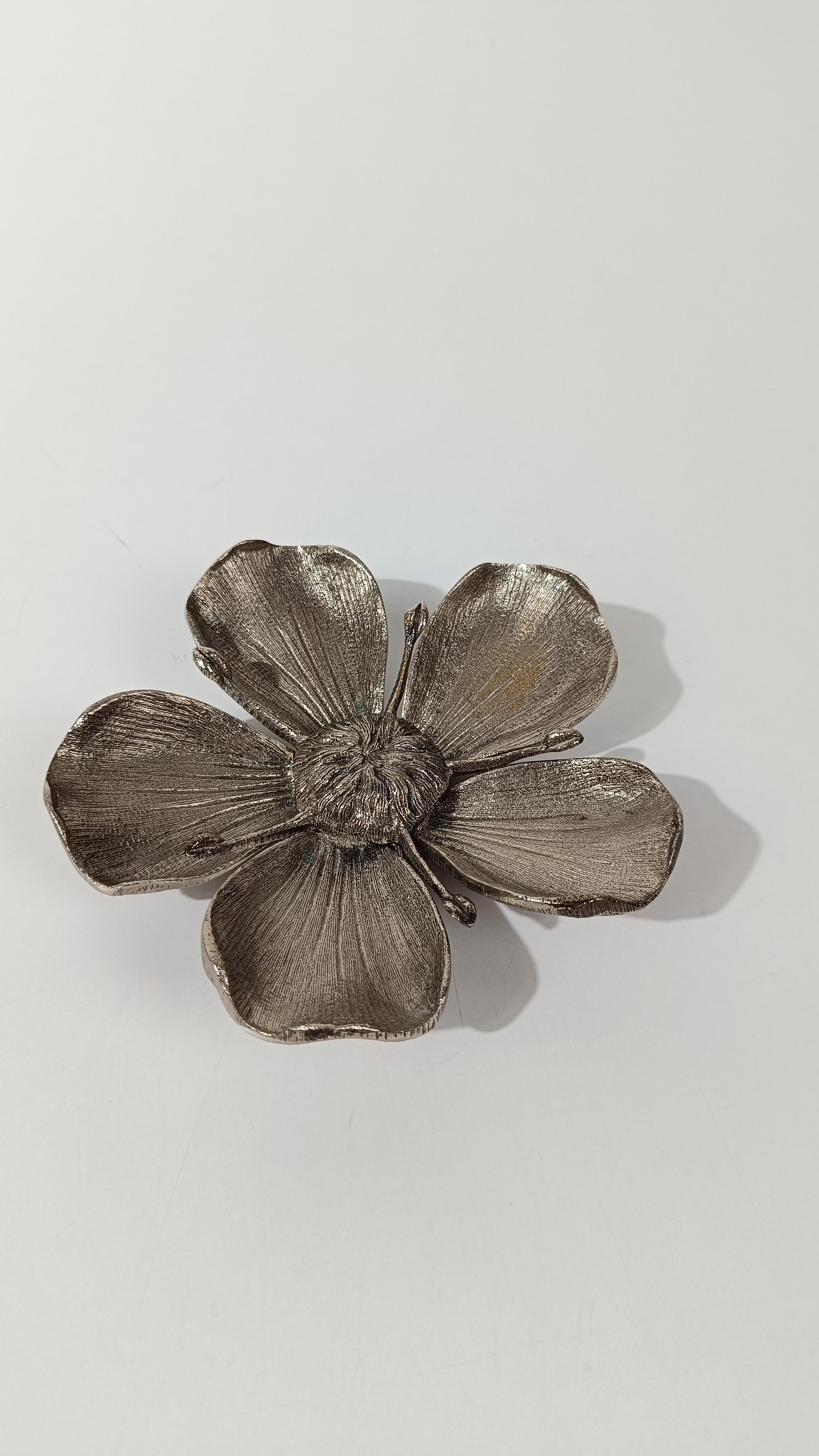 Cenicero de cóctel GUCCI, plateado Forma de flor con pétalos extraíbles 70 en venta 7