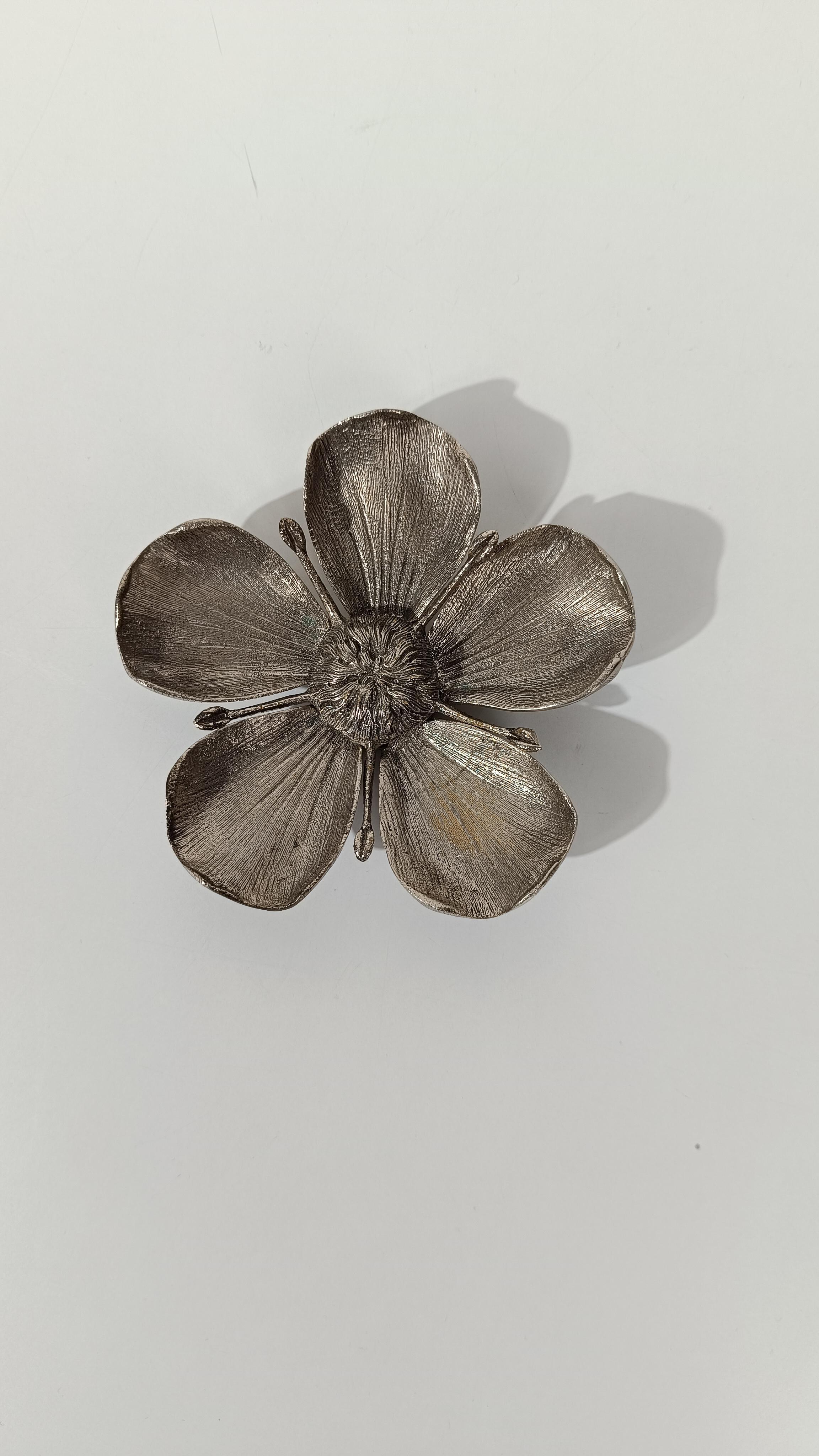 Cenicero de cóctel GUCCI, plateado Forma de flor con pétalos extraíbles 70 Italiano en venta