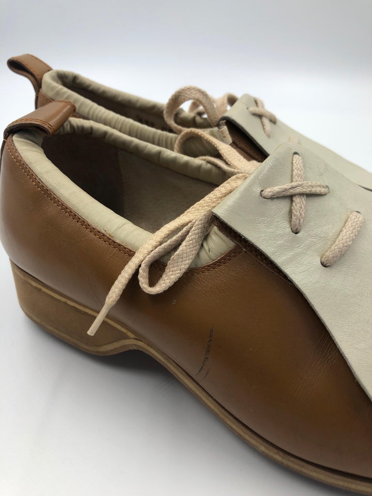 Gucci Collectors Vintage Golf Shoe with Cleats Tan and Cream For Sale