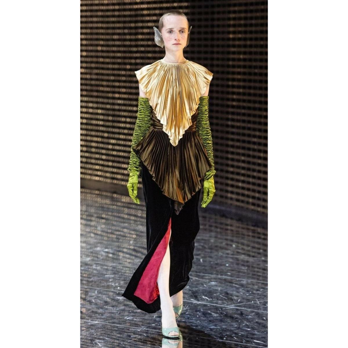Black Gucci Colorblock Plisse Cape Dress IT38 - US 2 For Sale