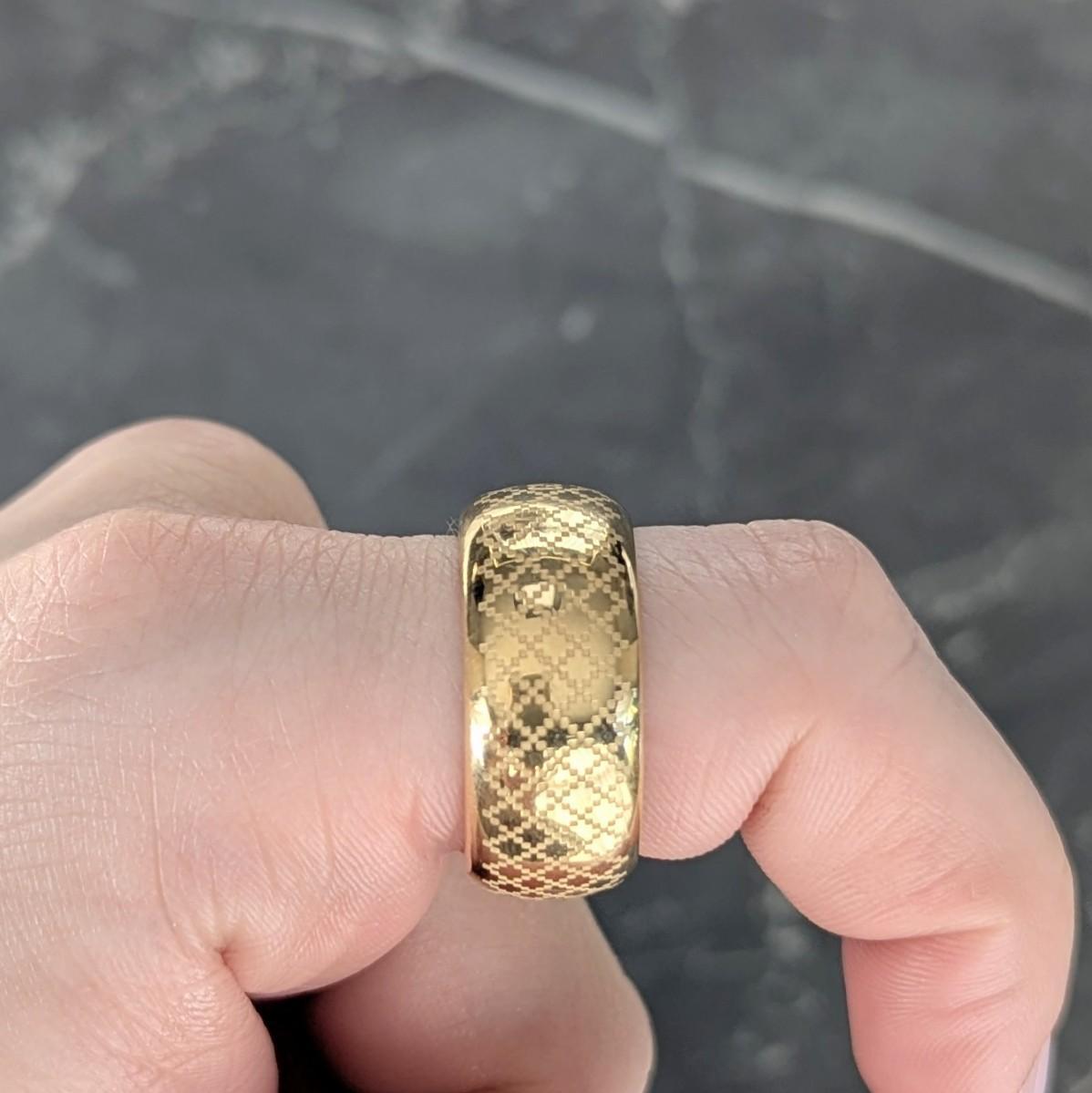 Gucci Contemporary 18 Karat Yellow Gold Diamantissima Wide Band Ring For Sale 7