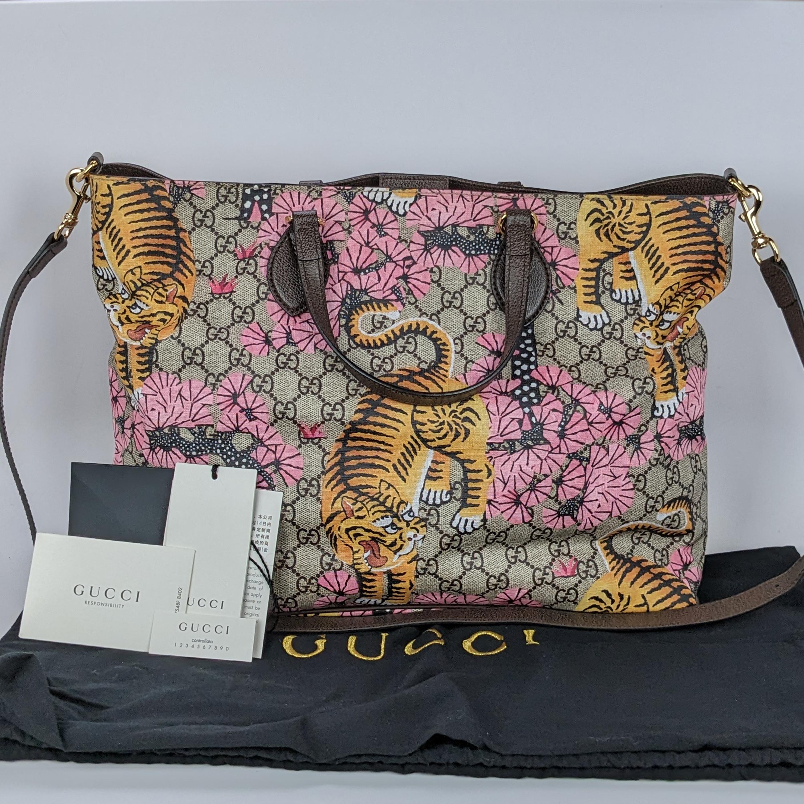 Condition: This authentic Gucci bag is in excellent pre-loved condition. There are light scratches on the hardware and minor interior staining.

Est. Retail: $2100

Includes: Dust bag, tag, care and control card

Features: Magnetic tab closure opens