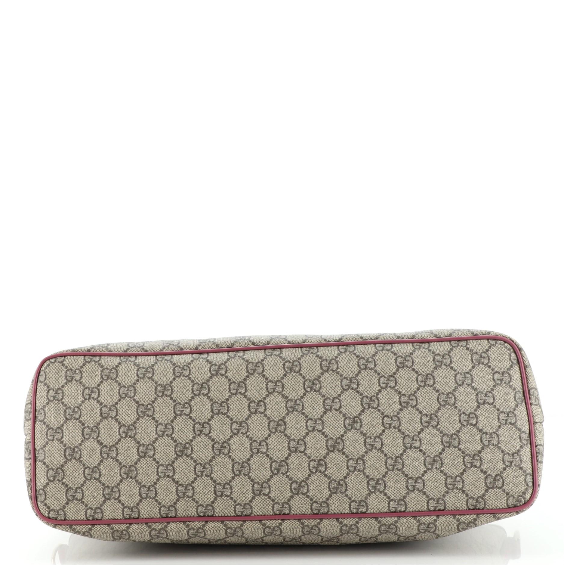 Gucci Umwandelbare Tragetasche GG aus beschichtetem Segeltuch mit Reißverschluss groß im Zustand „Gut“ in NY, NY