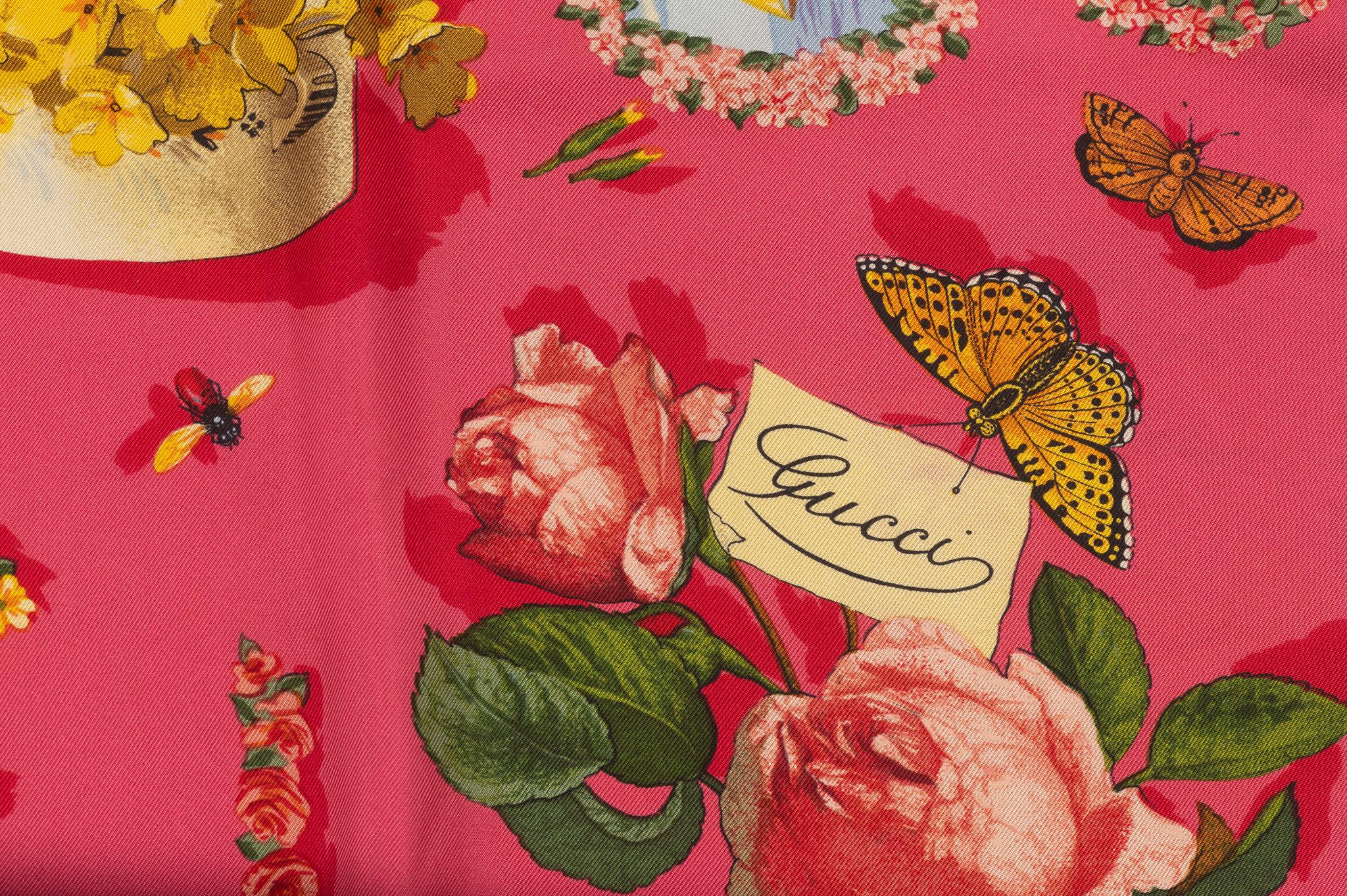 Gucci Coral Flowers Silk Scarf In Good Condition For Sale In West Hollywood, CA