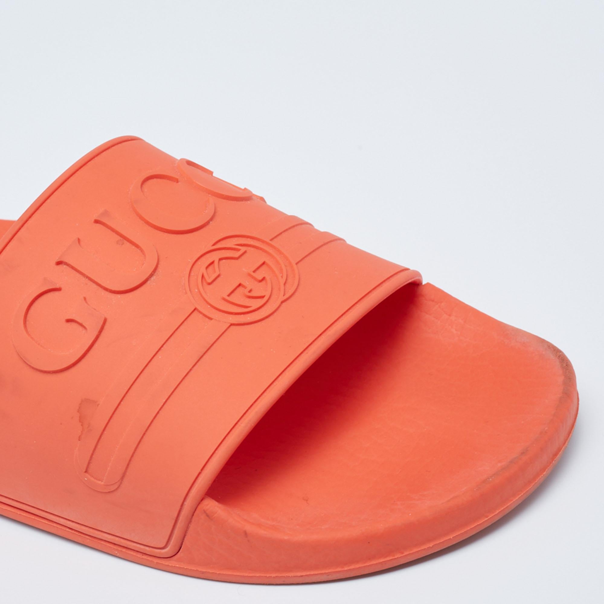 Women's Gucci Coral Orange Rubber Pursuit Logo Embossed Pool Slides Size 38