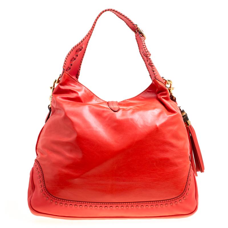 A handbag should not only be good-looking but also durable, just like this lovely coral red New Jackie hobo from Gucci. Crafted from leather in Italy, this gorgeous number has the signature closure that opens up to a spacious nylon interior.