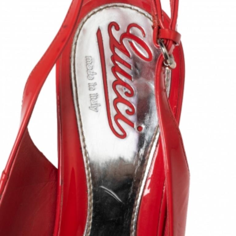 Gucci Sandales compensées à bout ouvert en cuir verni rouge corail, taille 37,5 Pour femmes en vente