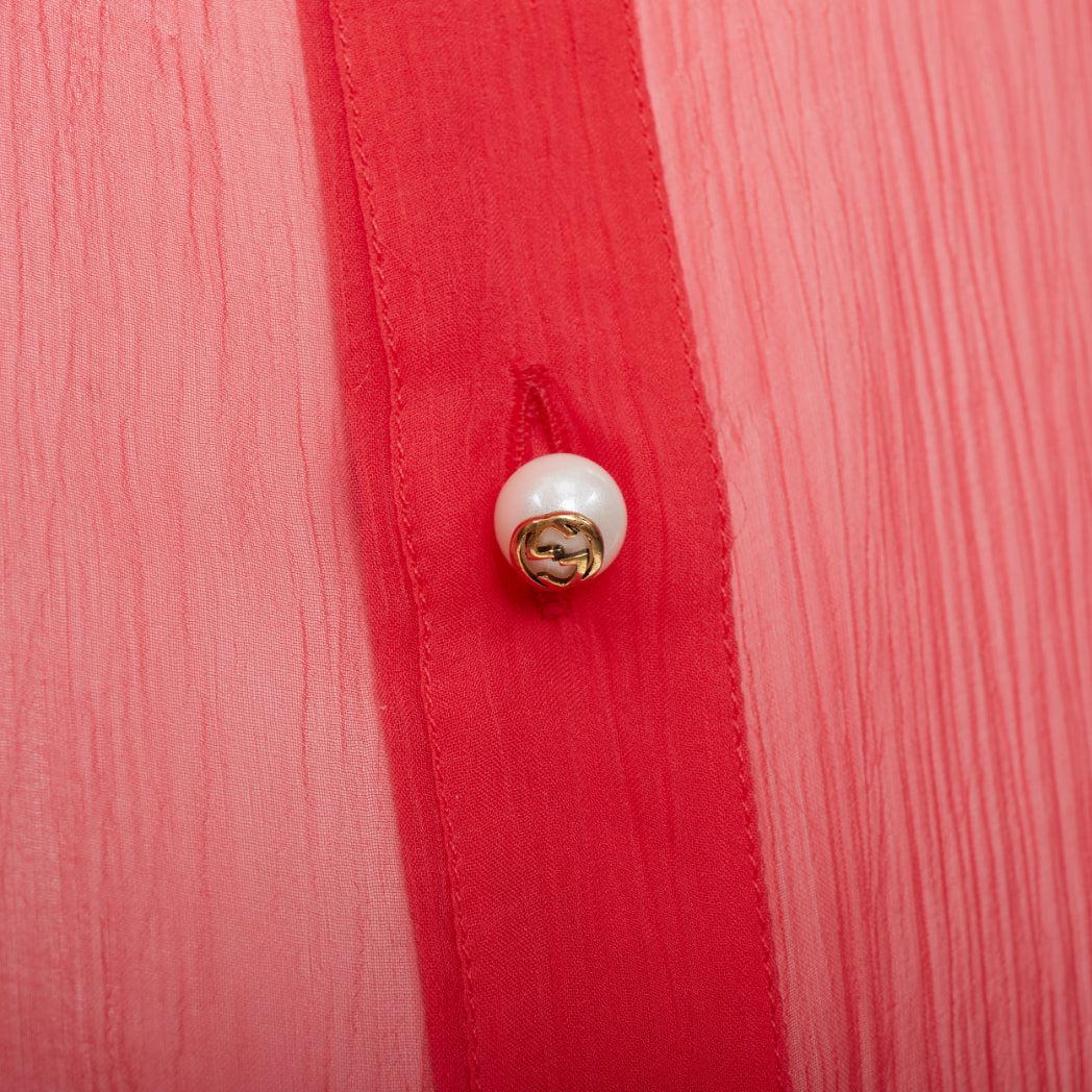 Gucci, camicetta in chiffon trasparente rosso corallo GG con perle nere e volant, IT42 M. in vendita 2