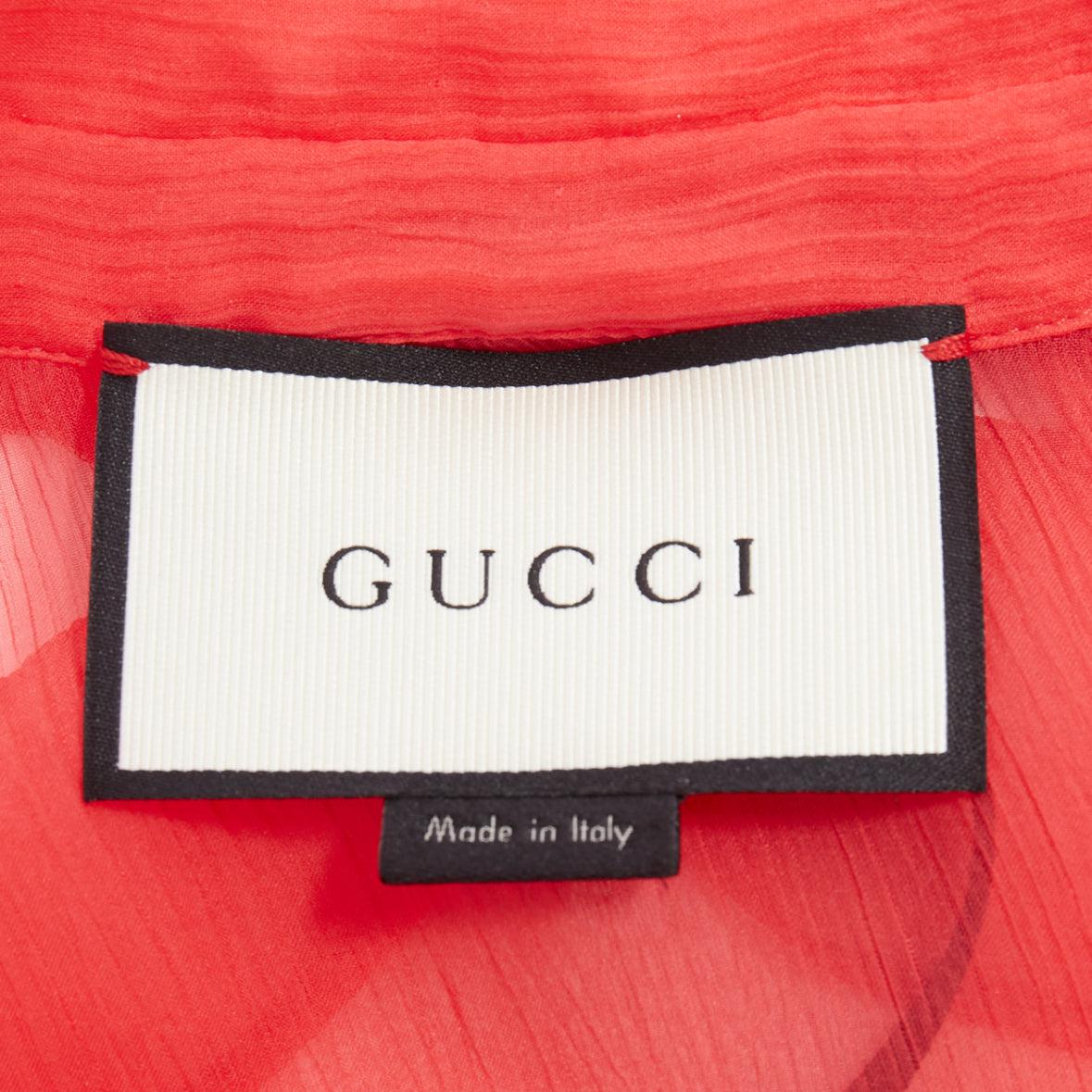 Gucci, camicetta in chiffon trasparente rosso corallo GG con perle nere e volant, IT42 M. in vendita 3