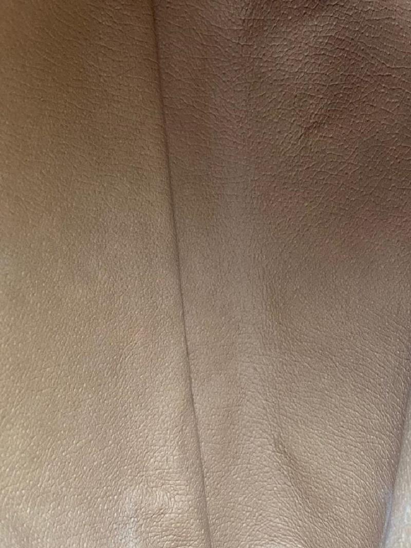  10” x 3” x 7”
 
 Very Good Condition
 (7.5/10 or B+)
 Minor marks at exterior with some edge rubbing.
 Interior is clean and odorless.
 Hardware has some tarnish but is very strong.