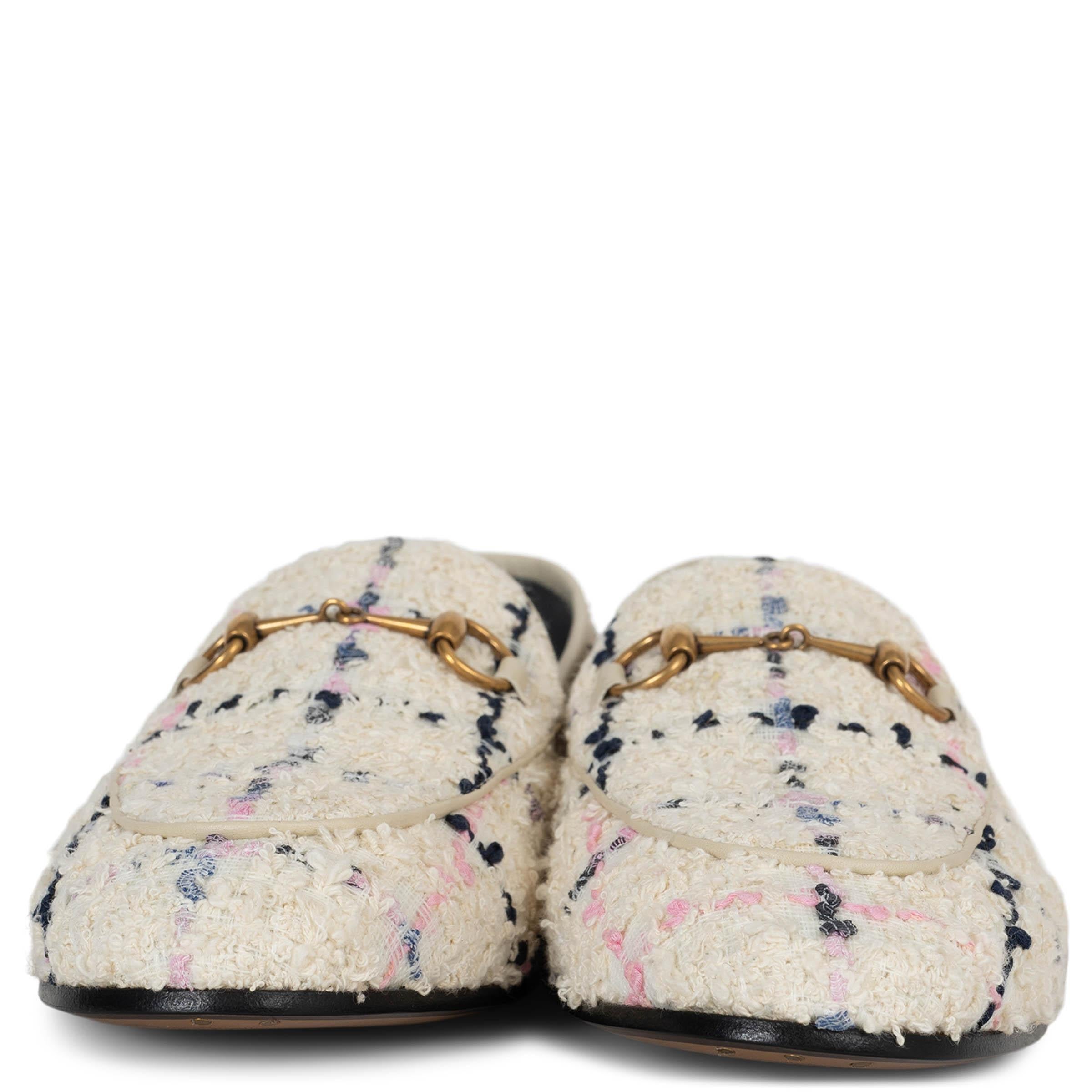 Ces mocassins Gucci Jordaan 100% authentiques en tweed crème, rose et bleu avec finitions en cuir crème offrent une version raffinée d'une silhouette classique. Dotées d'un bout arrondi et de l'emblématique mors en laiton, elles allient