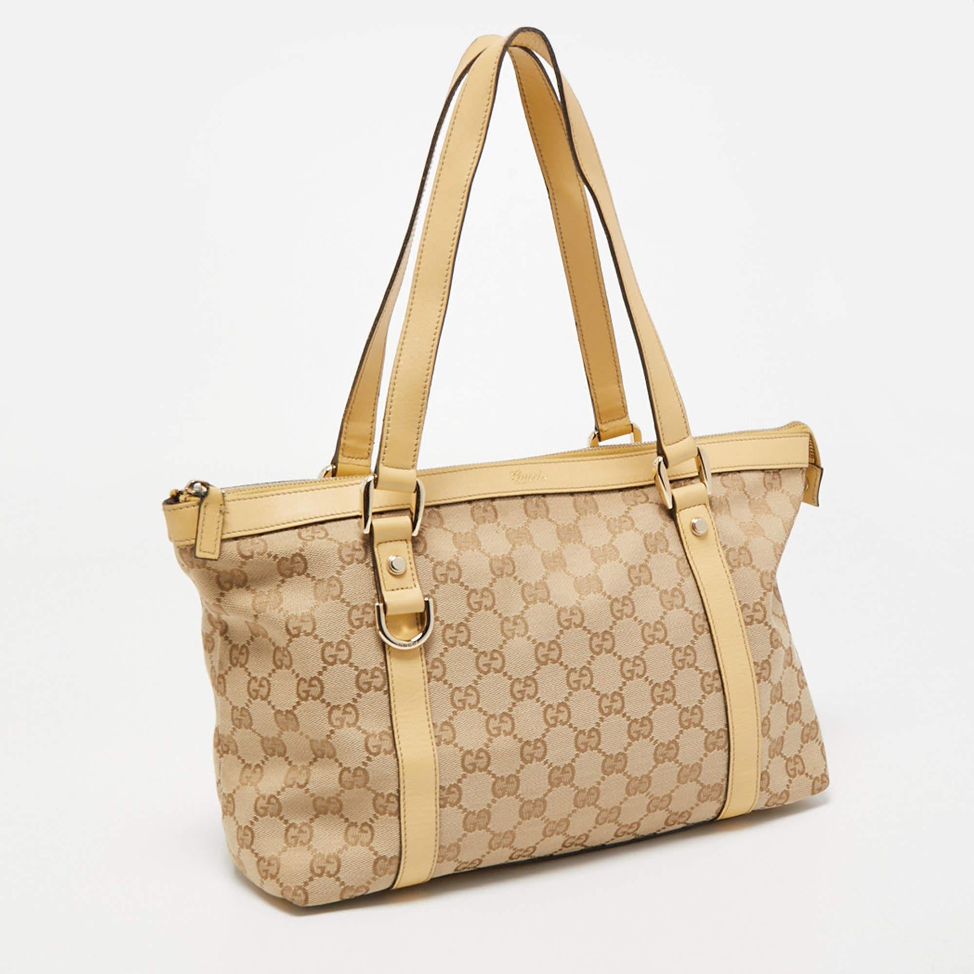 Be it your daily commute to work, shopping sprees, and vacations, a Gucci tote will never fail you. This designer creation is made to last and assist you in your fashion-filled days.


